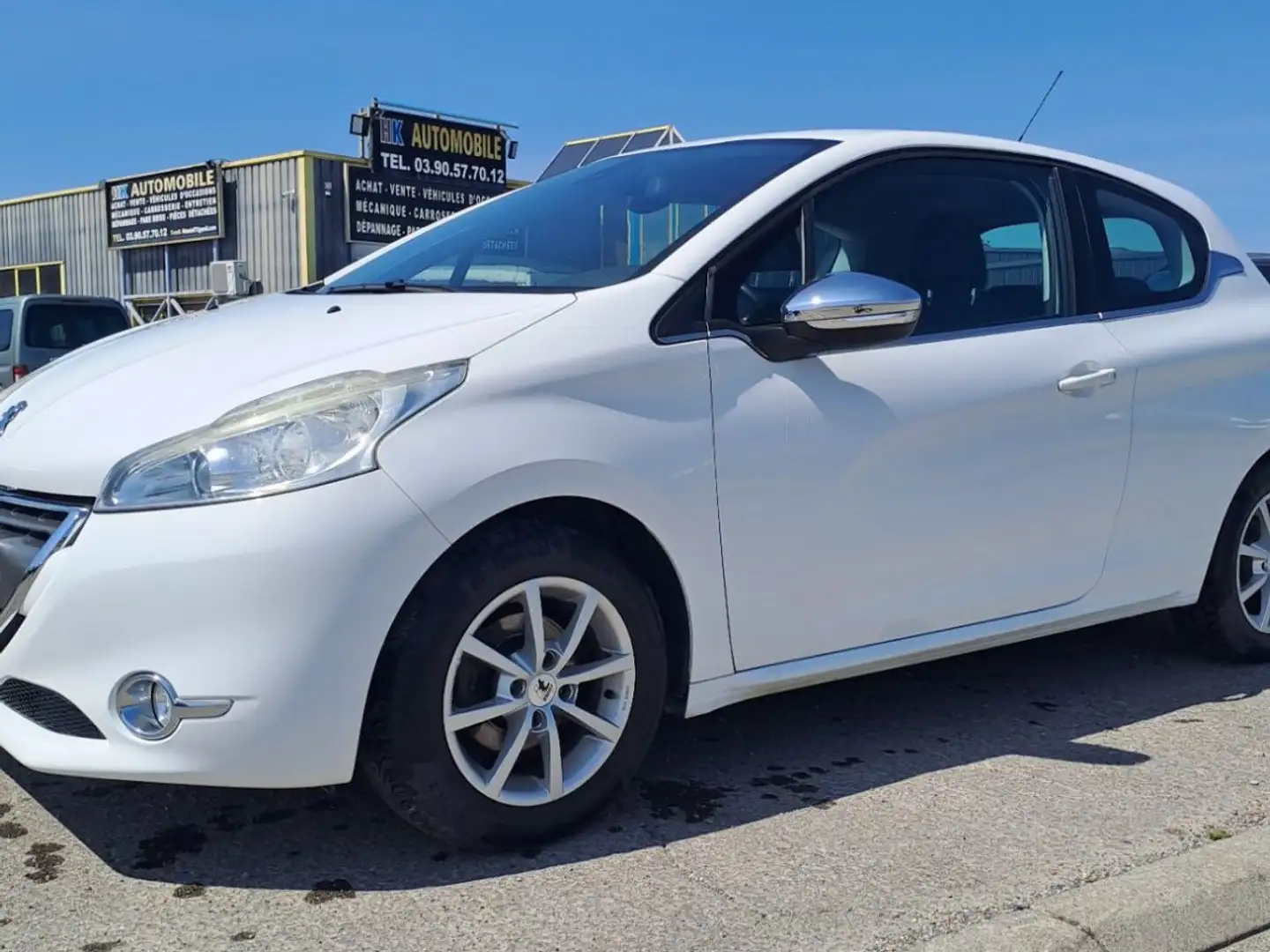 Peugeot 208 1.2 VTi 82 cv ACTIVE MOTEUR ENVIRON 300 KMS Blanc - 1
