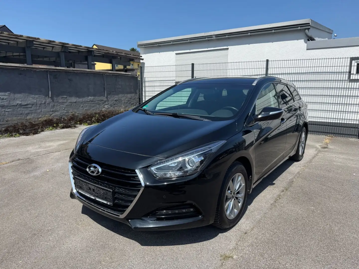 Hyundai i40 cw blue Trend - Automatik AHK 1500kg Schwarz - 1