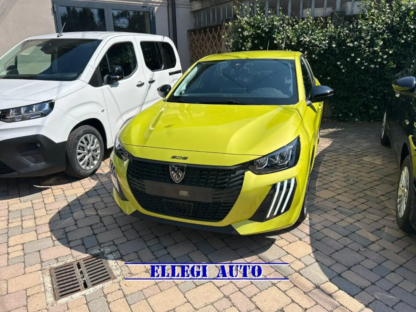 Peugeot 208 PureTech 1.2 75 cv Stop&Start 5 porte Style KM 0 Giallo - 2