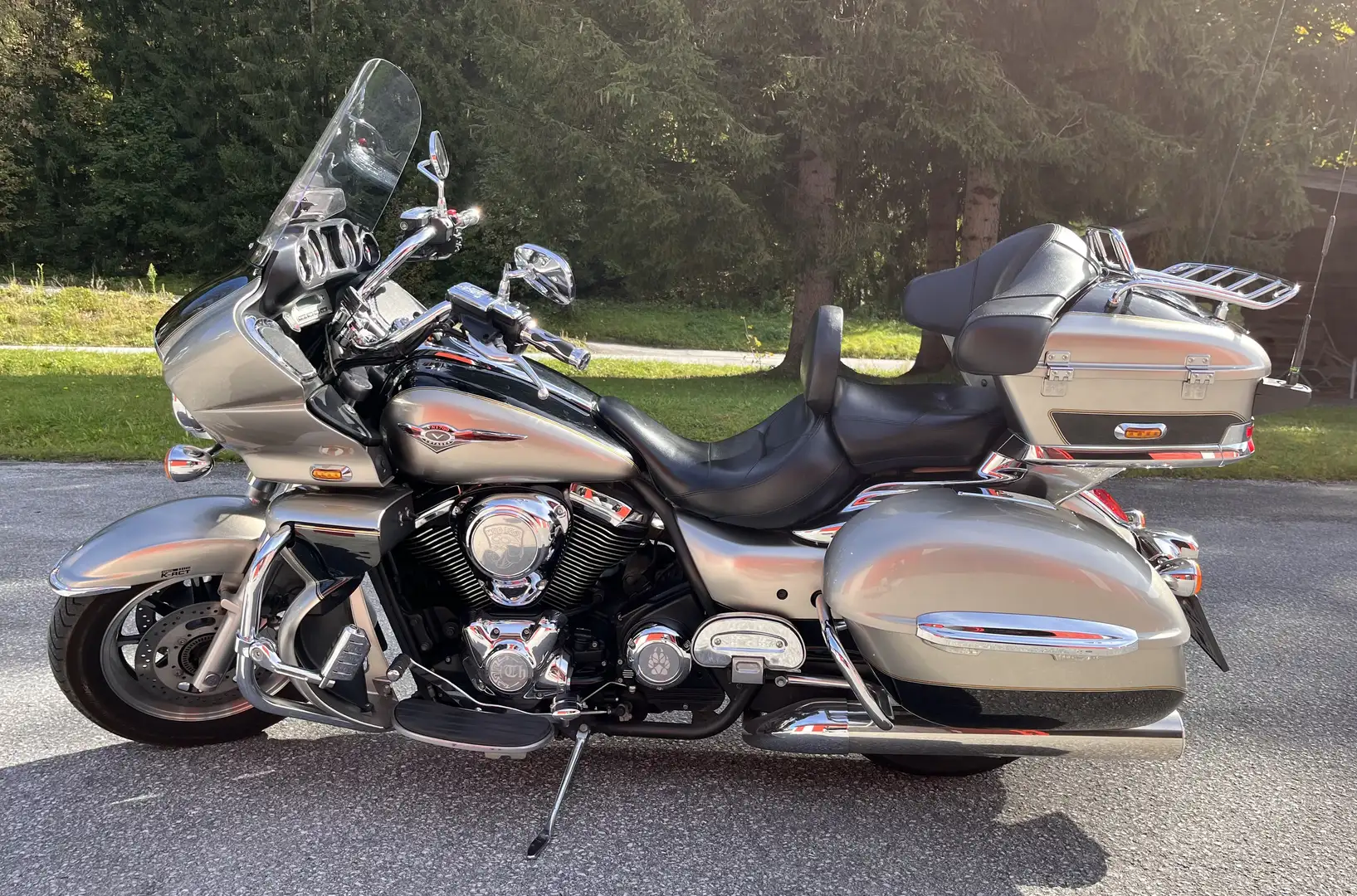 Kawasaki VN 1700 VN Voyager 1700 ABS Золотий - 2