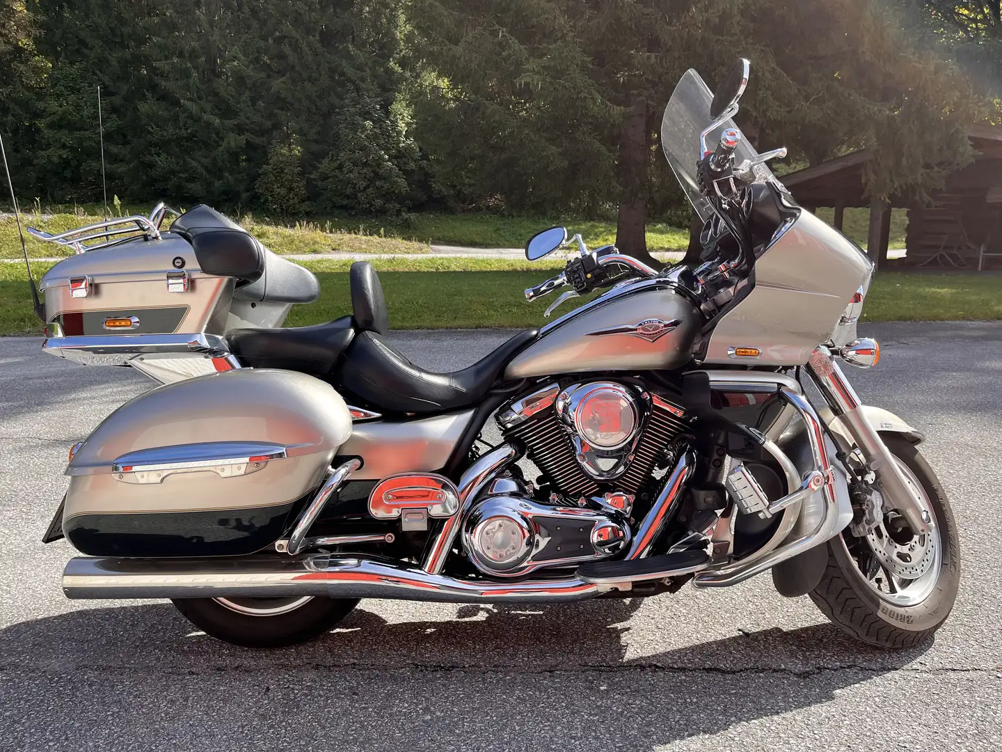 Kawasaki VN 1700 VN Voyager 1700 ABS Золотий - 1