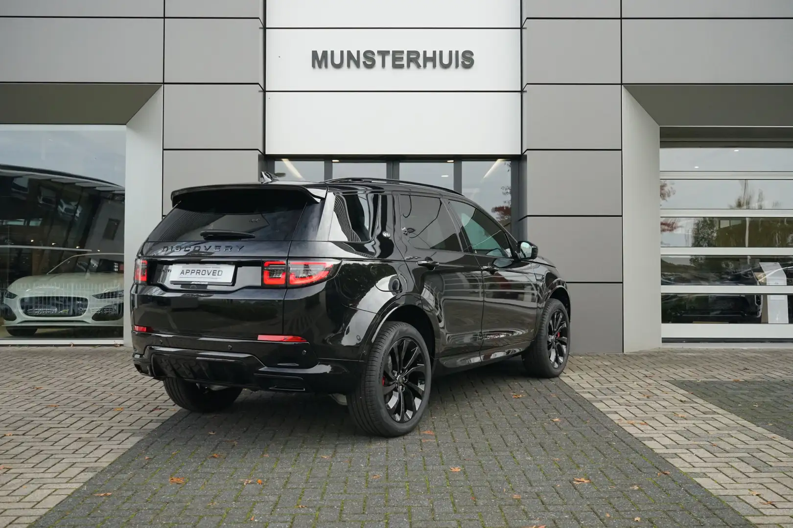Land Rover Discovery Sport P270e PHEV Dynamic SE | Rondomzicht camera | Elekt Schwarz - 2