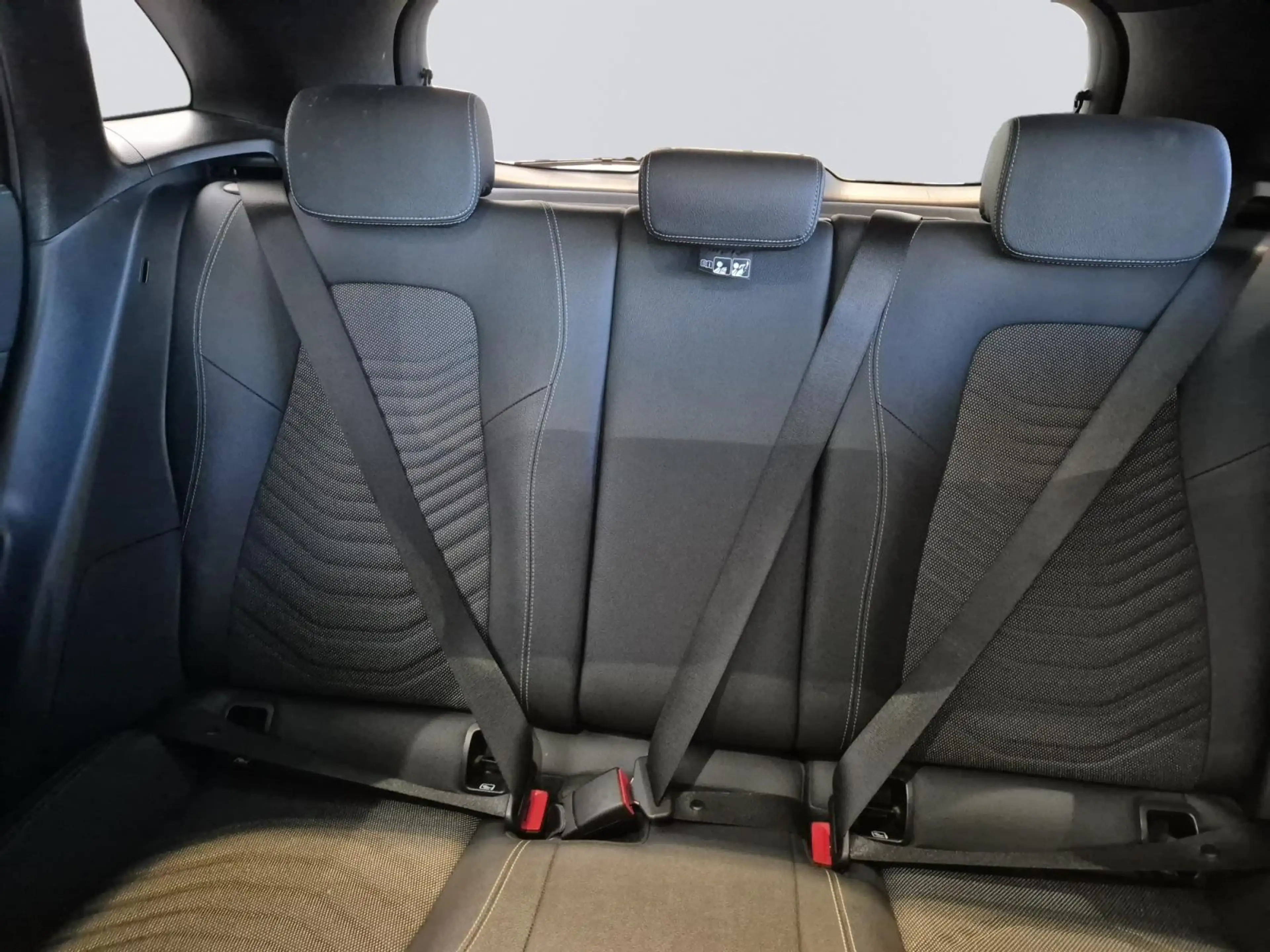Mercedes-Benz GLA 180 d Business Line — photo 13