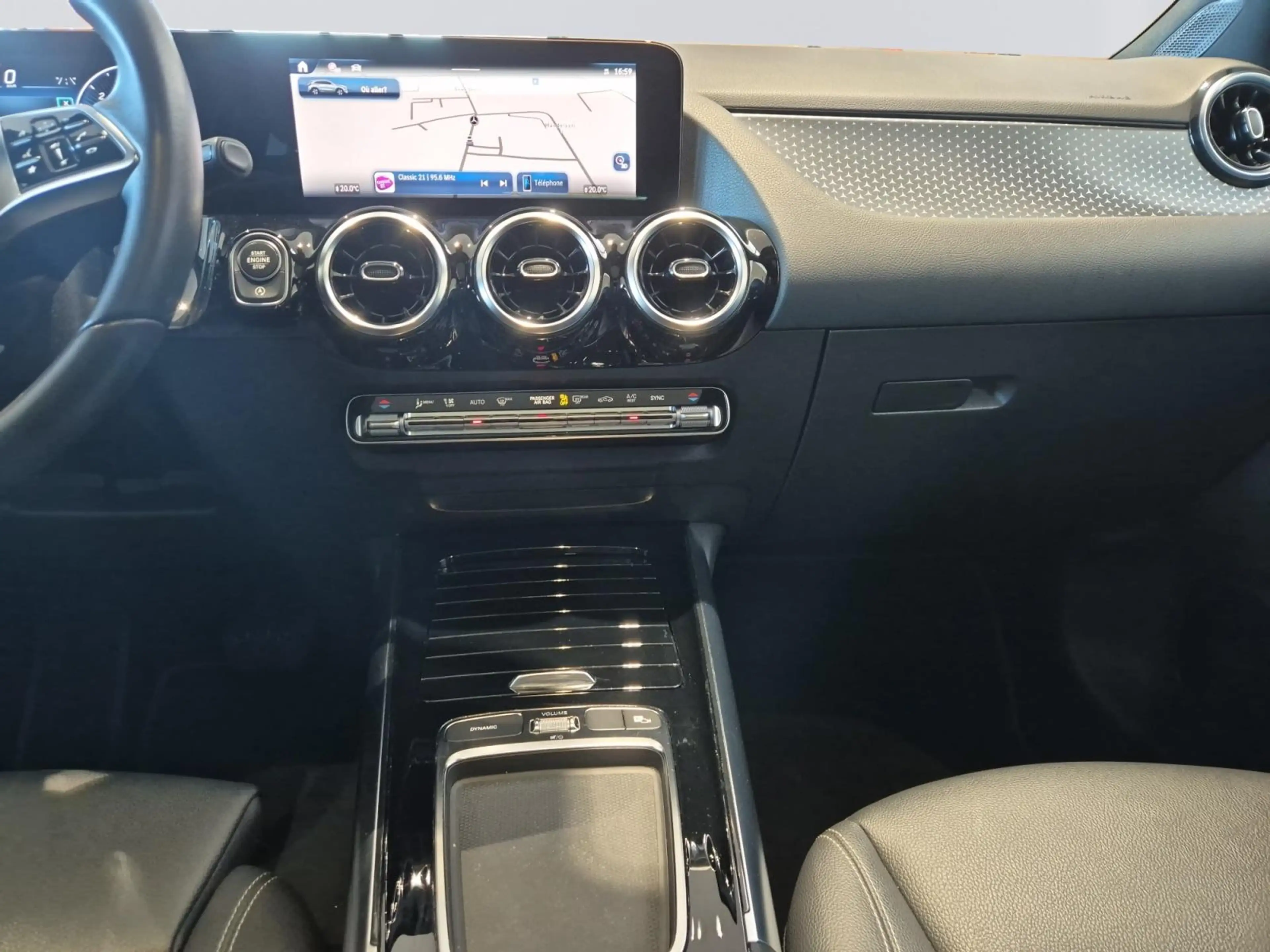 Mercedes-Benz GLA 180 d Business Line — photo 11
