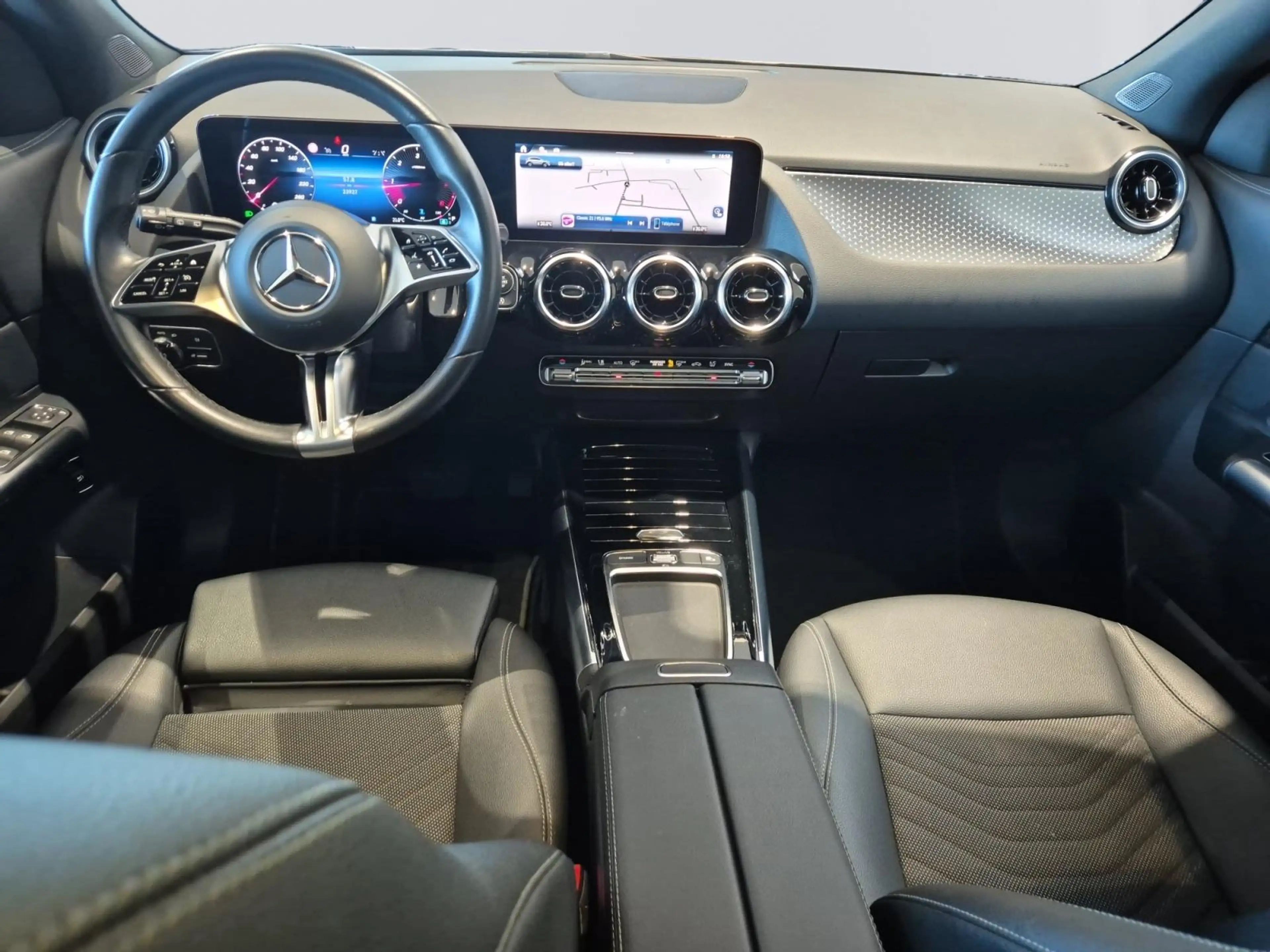 Mercedes-Benz GLA 180 d Business Line — photo 10