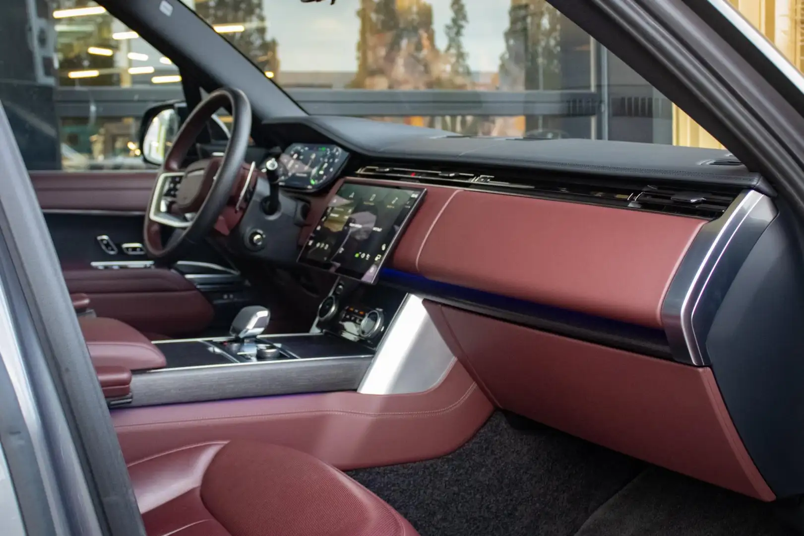 Land Rover Range Rover 3.0 P440e LWB HSE PHEV Grijs - 2