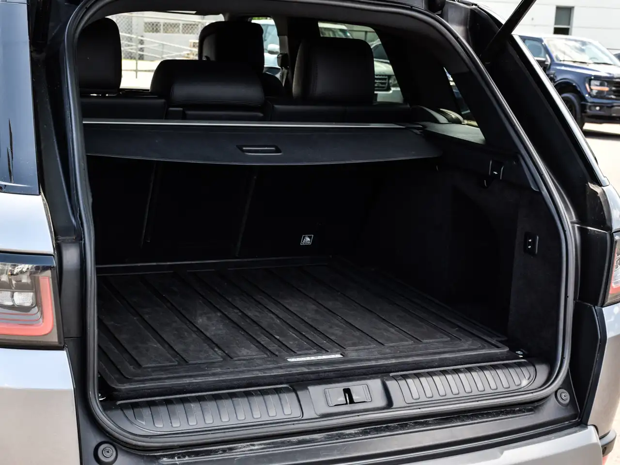Land Rover Range Rover Sport снимка Land Rover Range Rover Sport