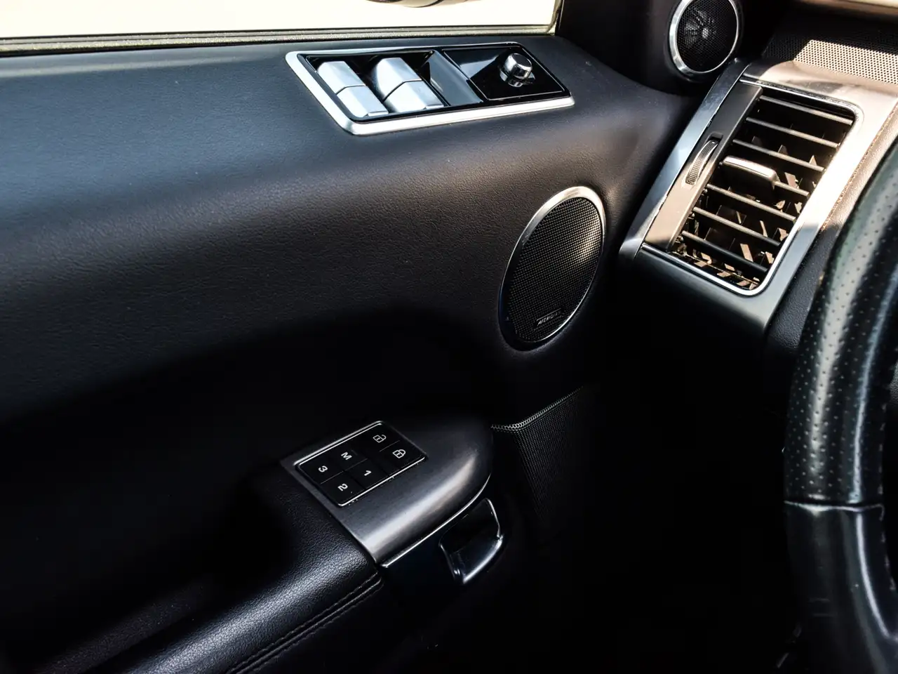 Land Rover Range Rover Sport снимка Land Rover Range Rover Sport
