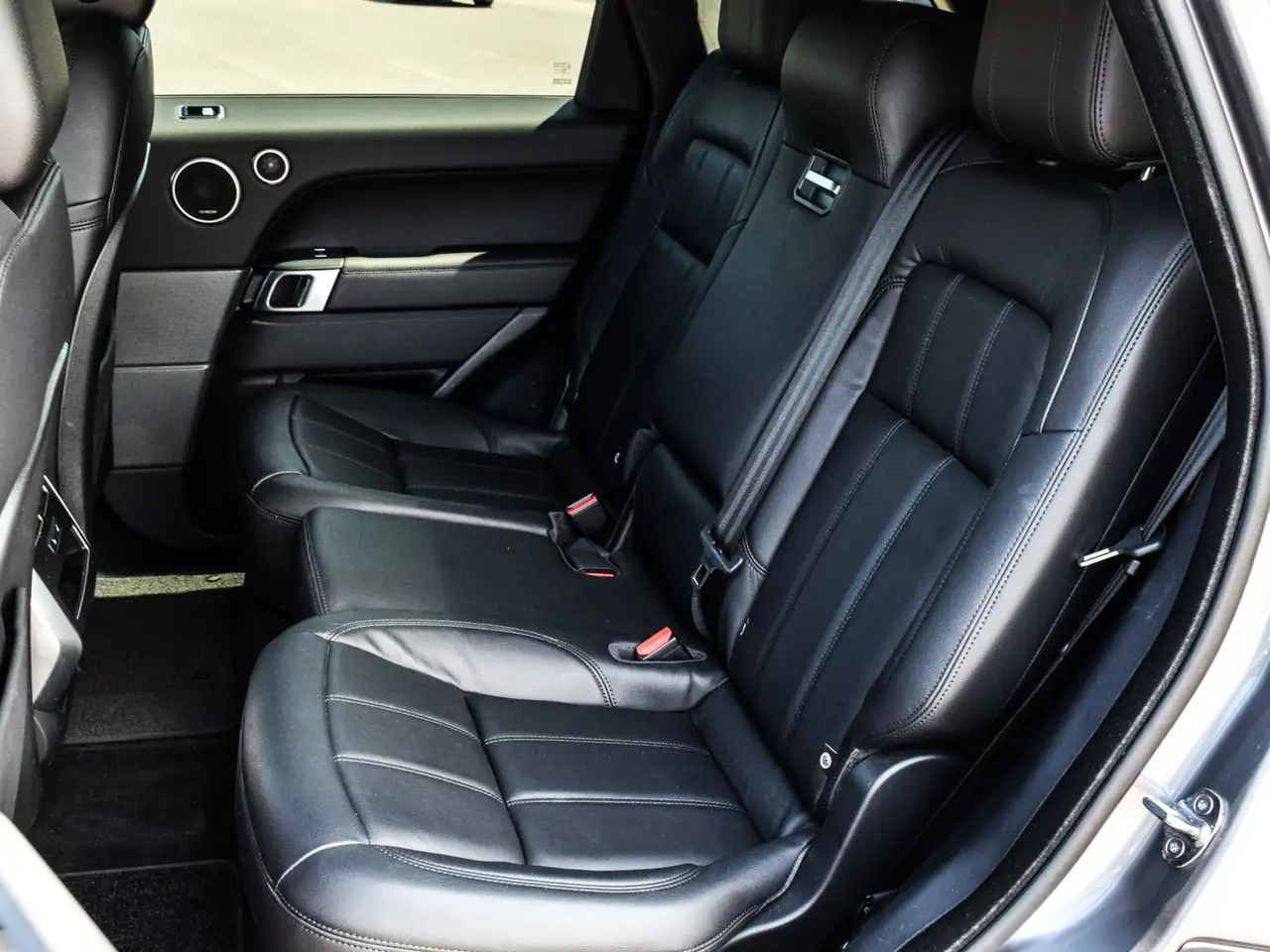 Land Rover Range Rover Sport снимка Land Rover Range Rover Sport