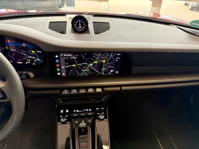 Porsche 911 view 14