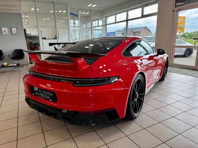 Porsche 911 view 5