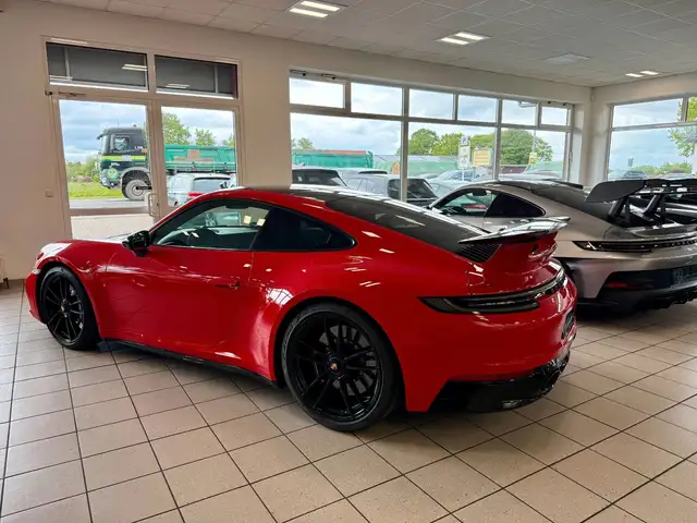 Porsche 911 view 3