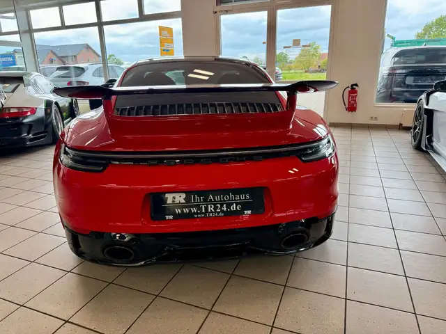 Porsche 911 view 4