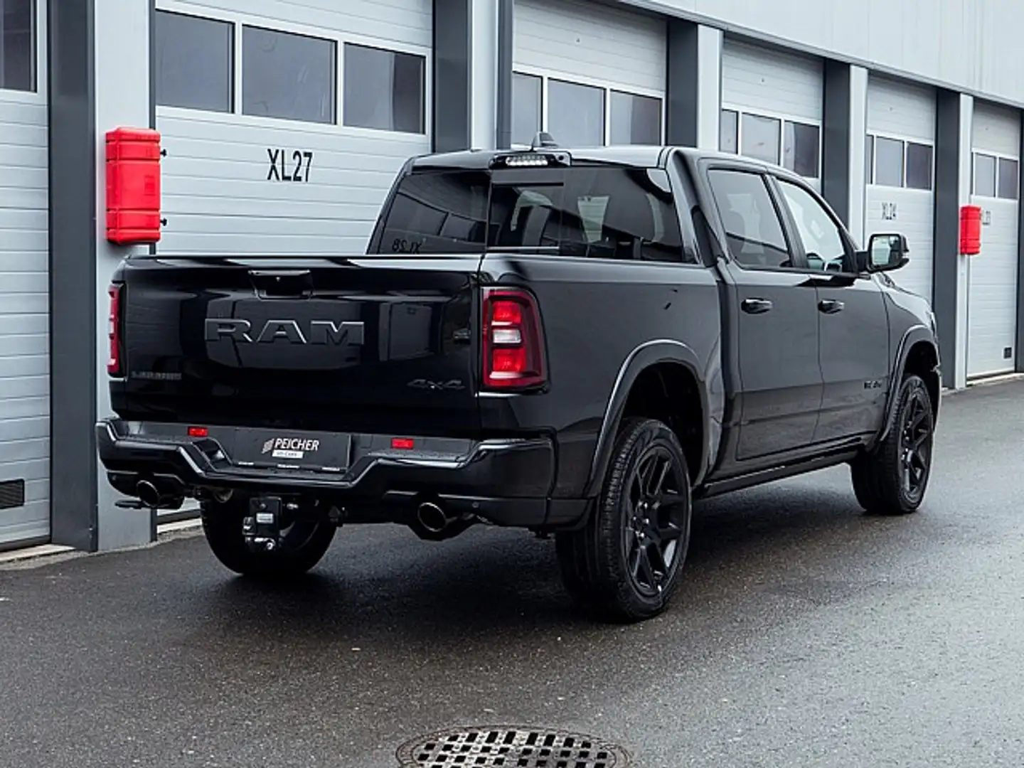 Dodge RAM RAM 1500 Laramie Night 3,0 L Hurricane R6 AT 4x... Schwarz - 2