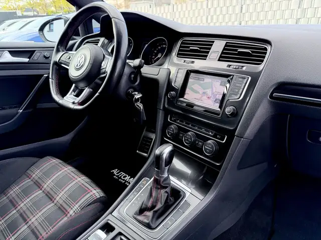 Volkswagen Golf view 10