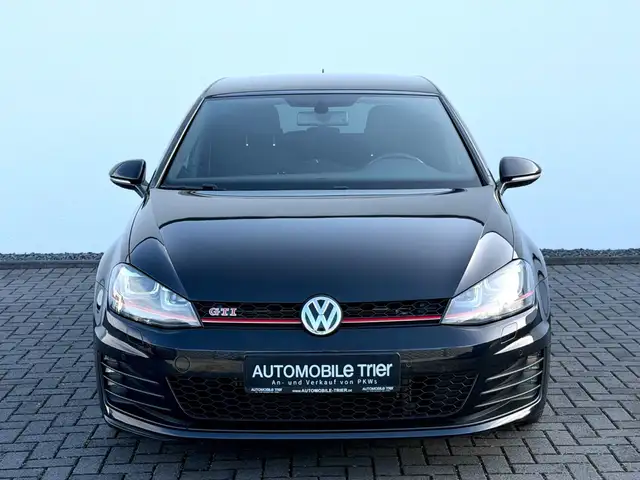Volkswagen Golf view 2