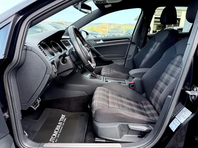 Volkswagen Golf view 8