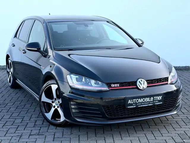 Volkswagen Golf view 3