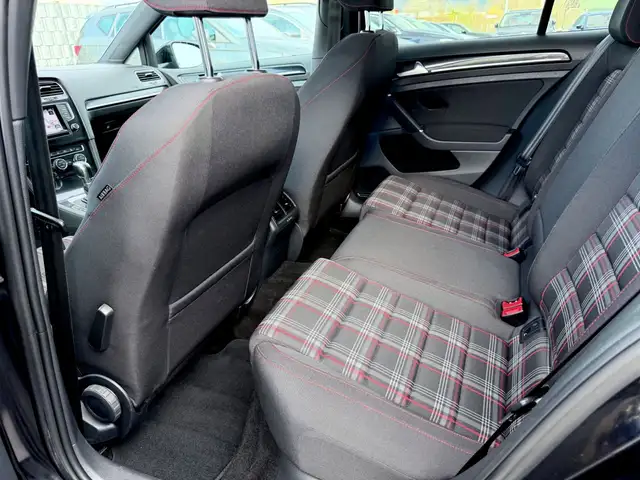 Volkswagen Golf view 12