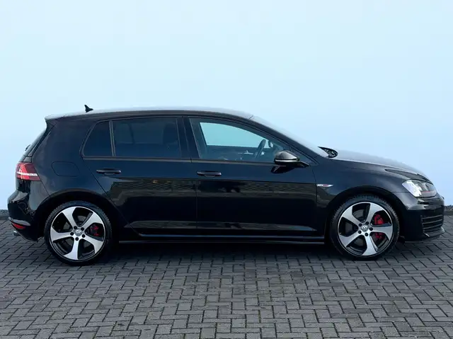 Volkswagen Golf view 4