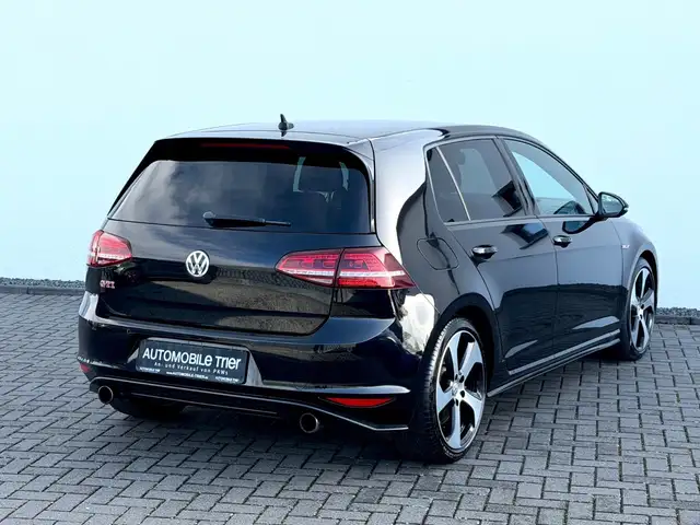 Volkswagen Golf view 5