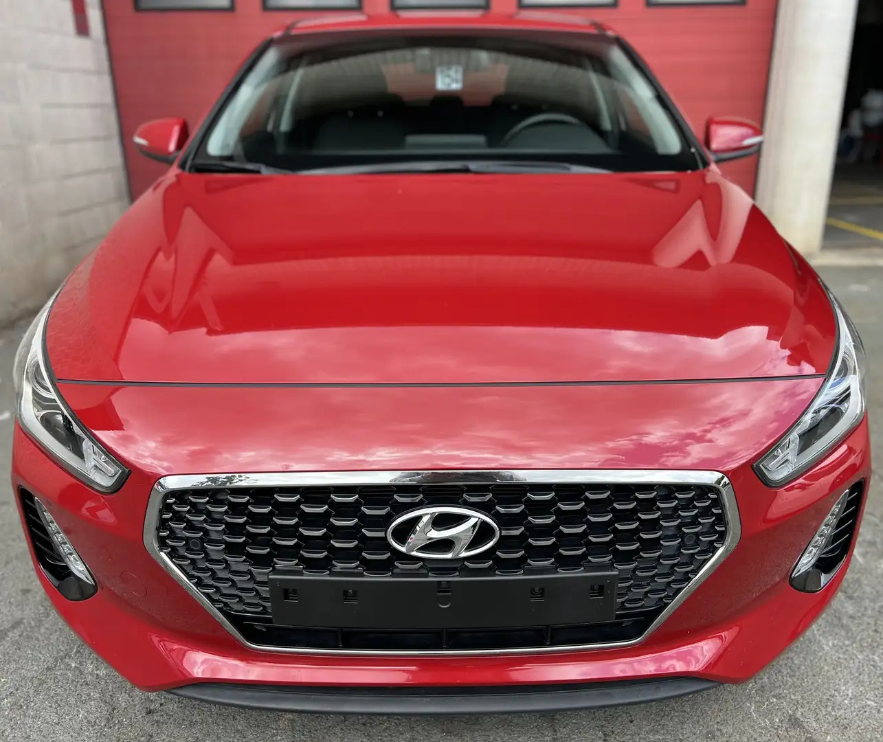 Hyundai i30 1.0 T-GDi Launch Edition + CAMÉRA + NAVI +CAR-PAS Rood - 2