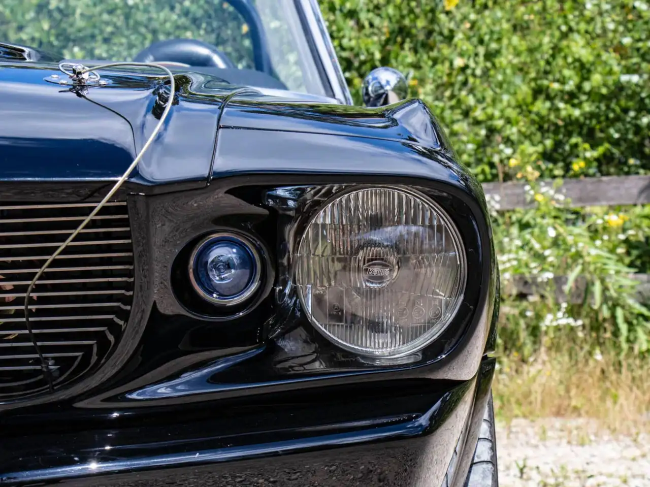 Ford Mustang Une décapotable rare de la série « Classic recreations », en hommage à la célèbre GT500 « Eleanor », foto 3