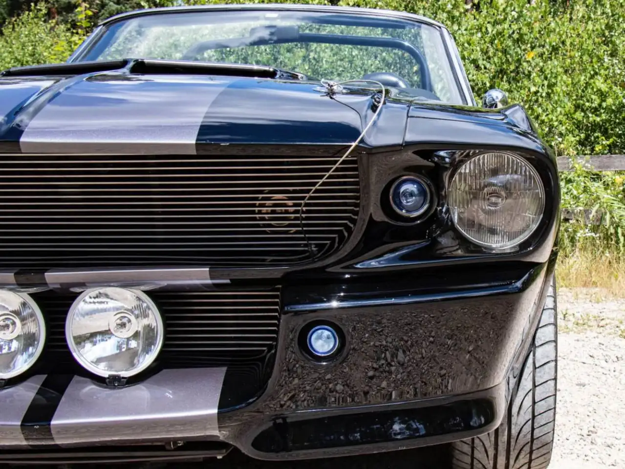 Ford Mustang Une décapotable rare de la série « Classic recreations », en hommage à la célèbre GT500 « Eleanor », foto 4