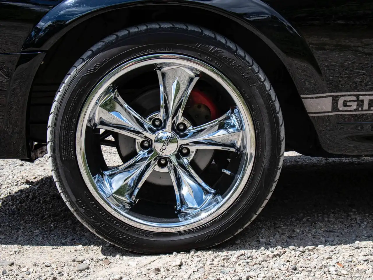 Ford Mustang Une décapotable rare de la série « Classic recreations », en hommage à la célèbre GT500 « Eleanor », foto 12