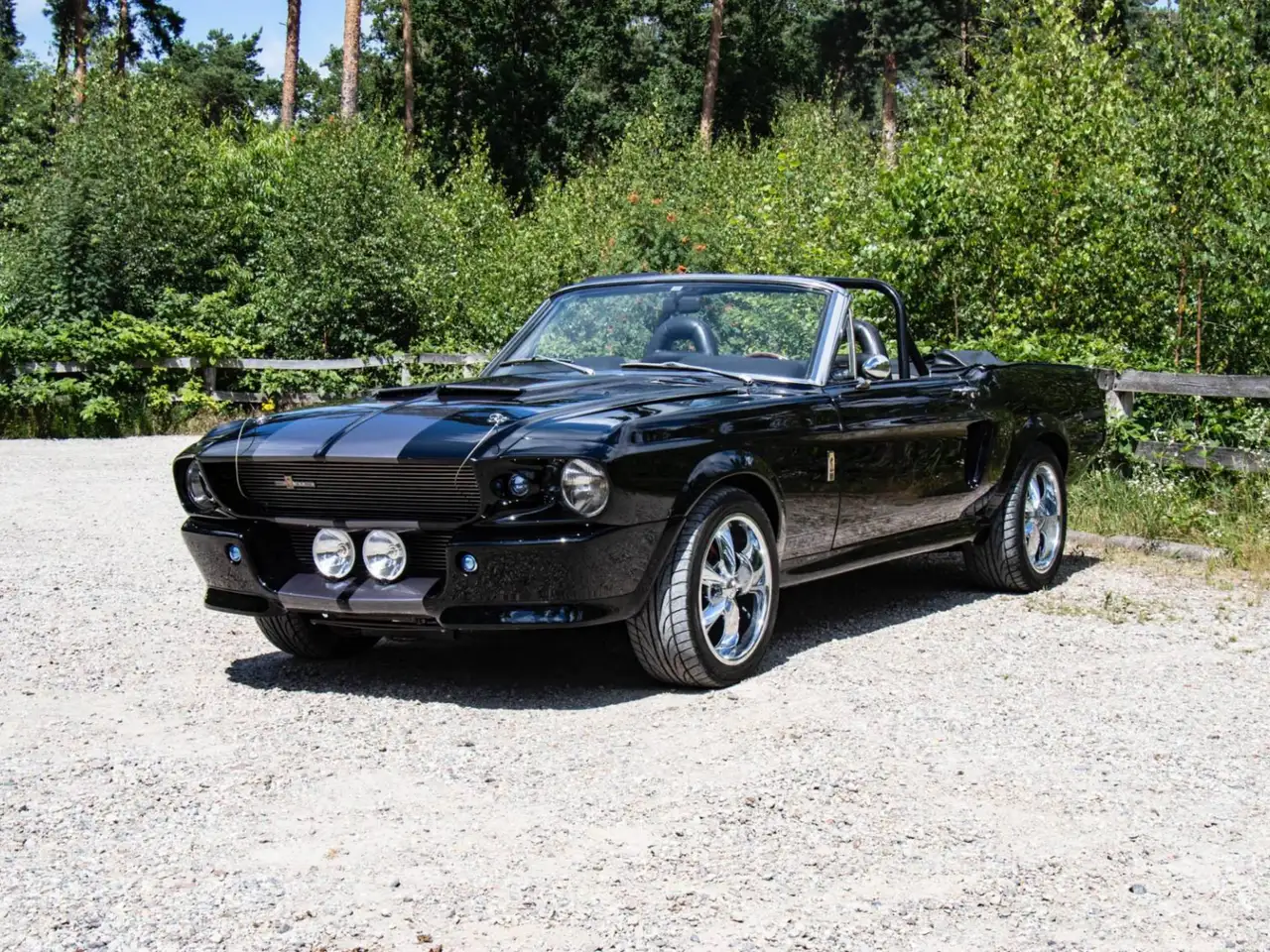 Ford Mustang Une décapotable rare de la série « Classic recreations », en hommage à la célèbre GT500 « Eleanor », foto 2