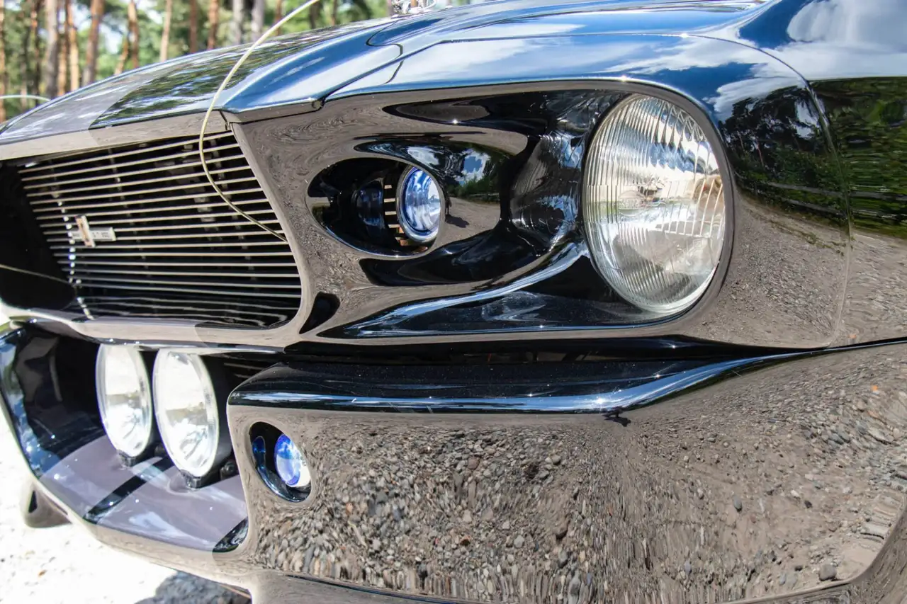 Ford Mustang Une décapotable rare de la série « Classic recreations », en hommage à la célèbre GT500 « Eleanor », foto 5