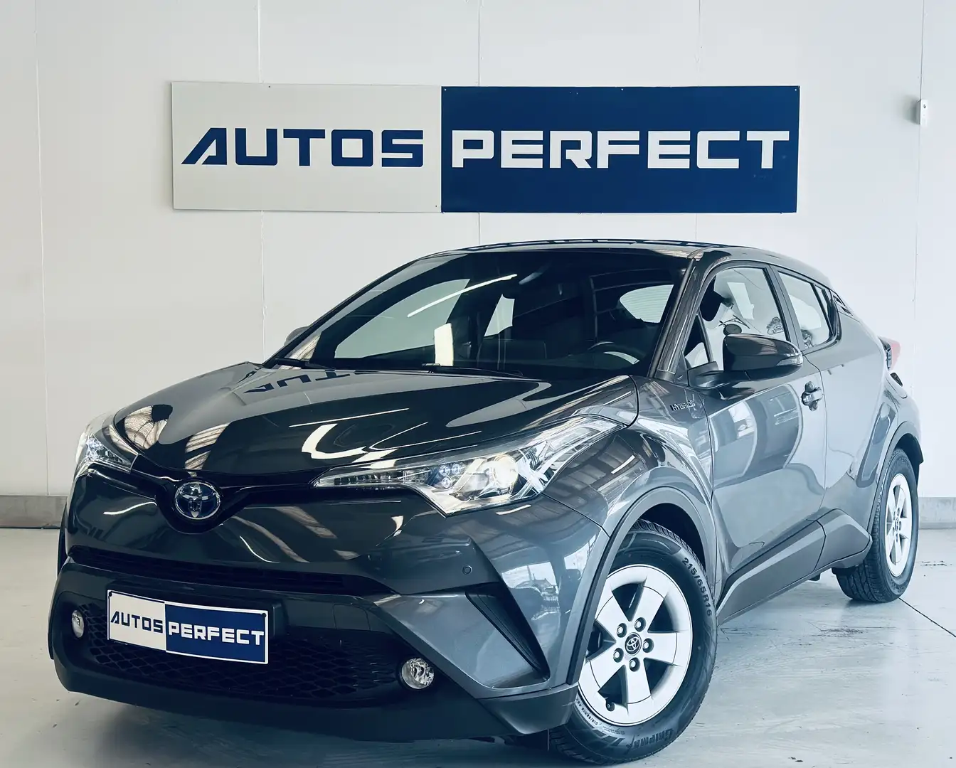 Toyota C-HR 1.8iVVT-i Hybrid BOITE AUTO ATTACHE-REM CAMERA NAV Grijs - 1