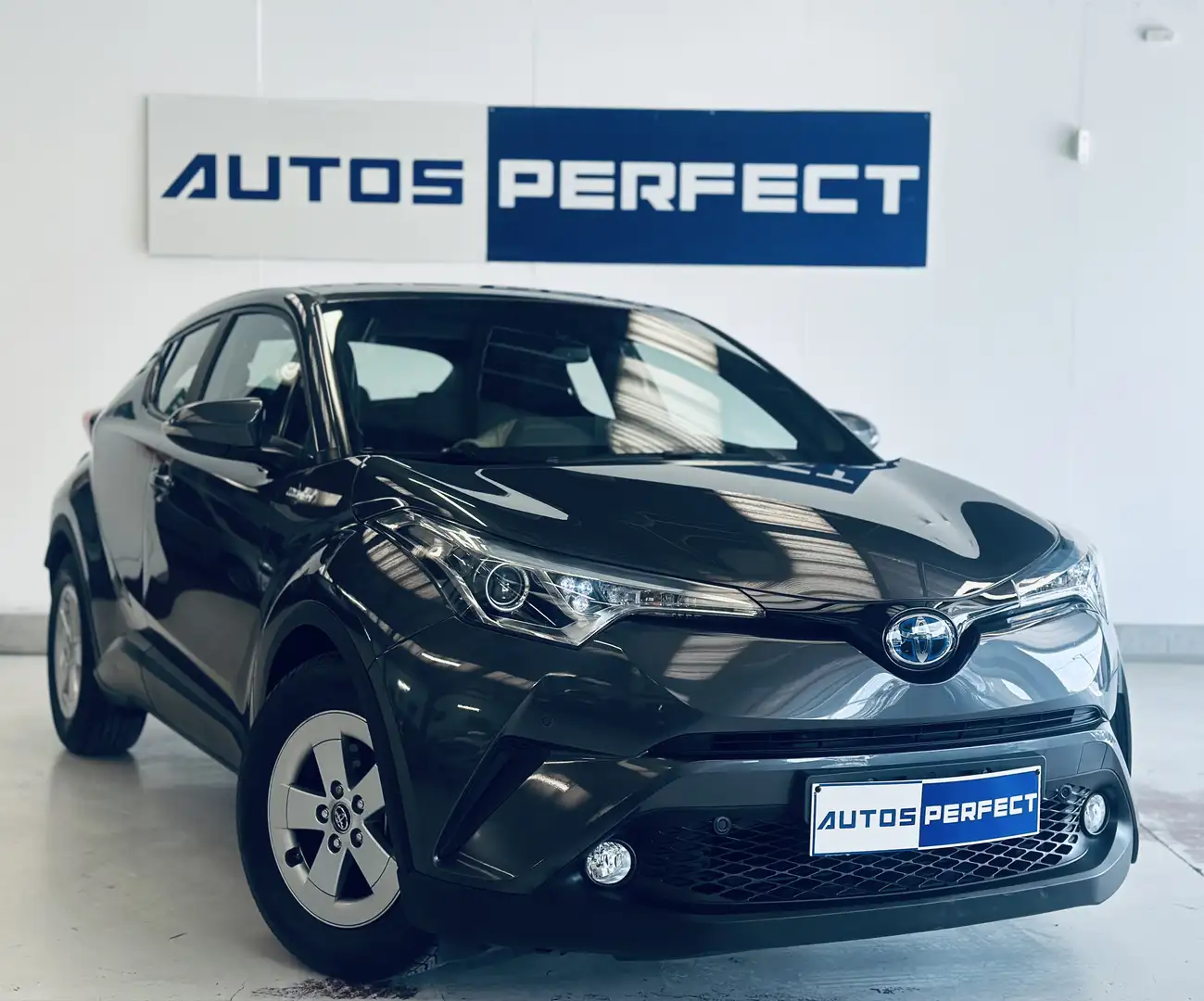 Toyota C-HR 1.8iVVT-i Hybrid BOITE AUTO ATTACHE-REM CAMERA NAV Grijs - 2