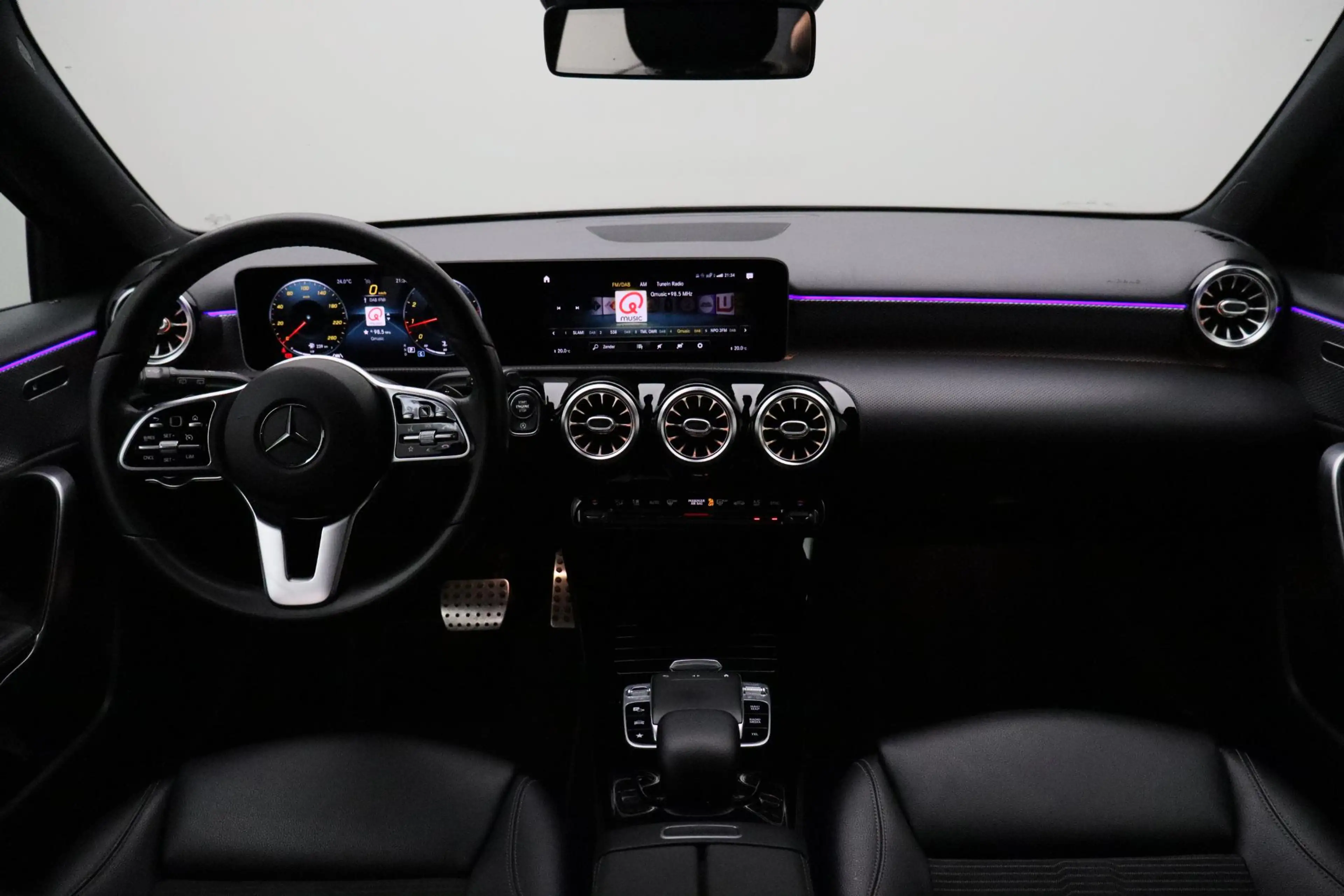 Mercedes-Benz A 200 Launch Edition Premium 2018 | Schuif Kantel Dak | — photo 4
