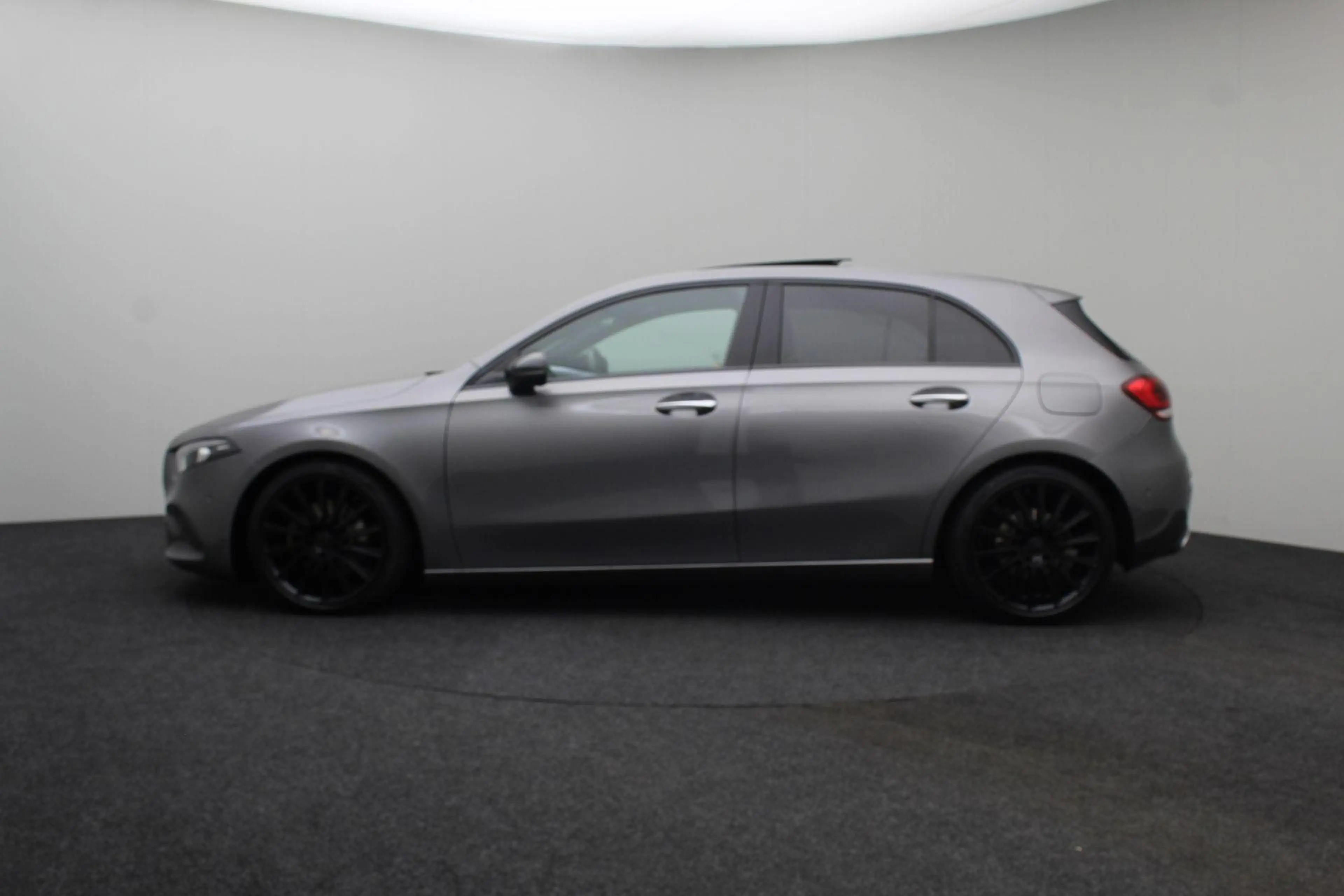 Mercedes-Benz A 200 Launch Edition Premium 2018 | Schuif Kantel Dak | — photo 5