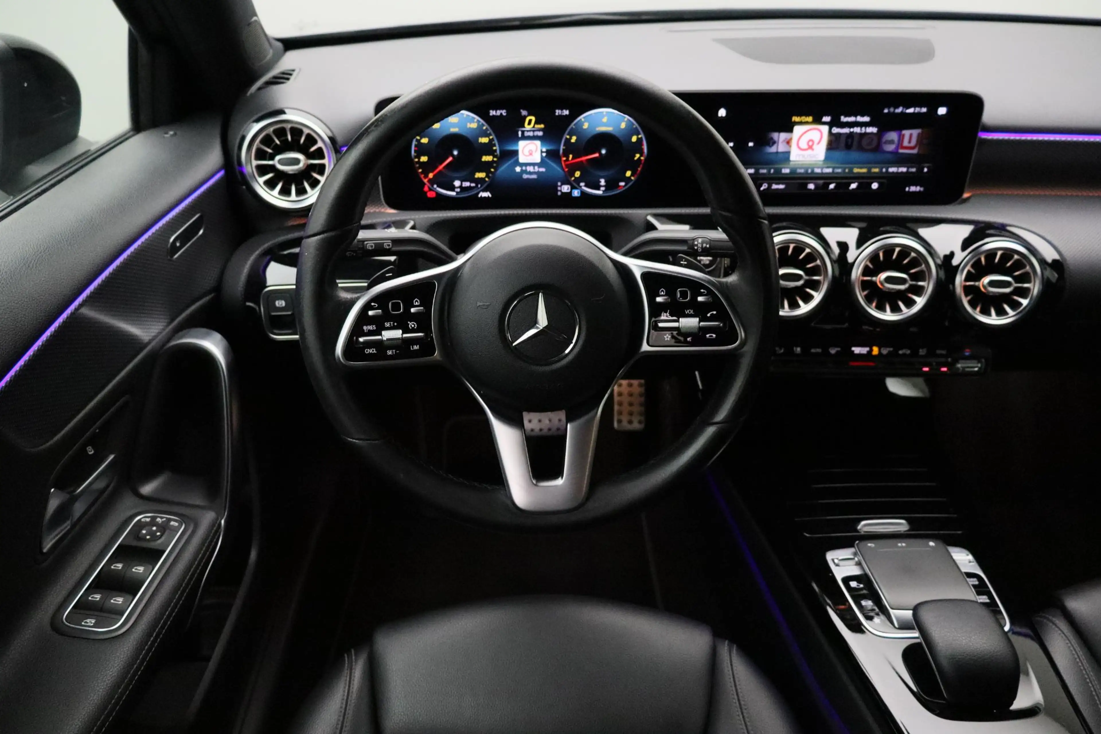 Mercedes-Benz A 200 Launch Edition Premium 2018 | Schuif Kantel Dak | — photo 2