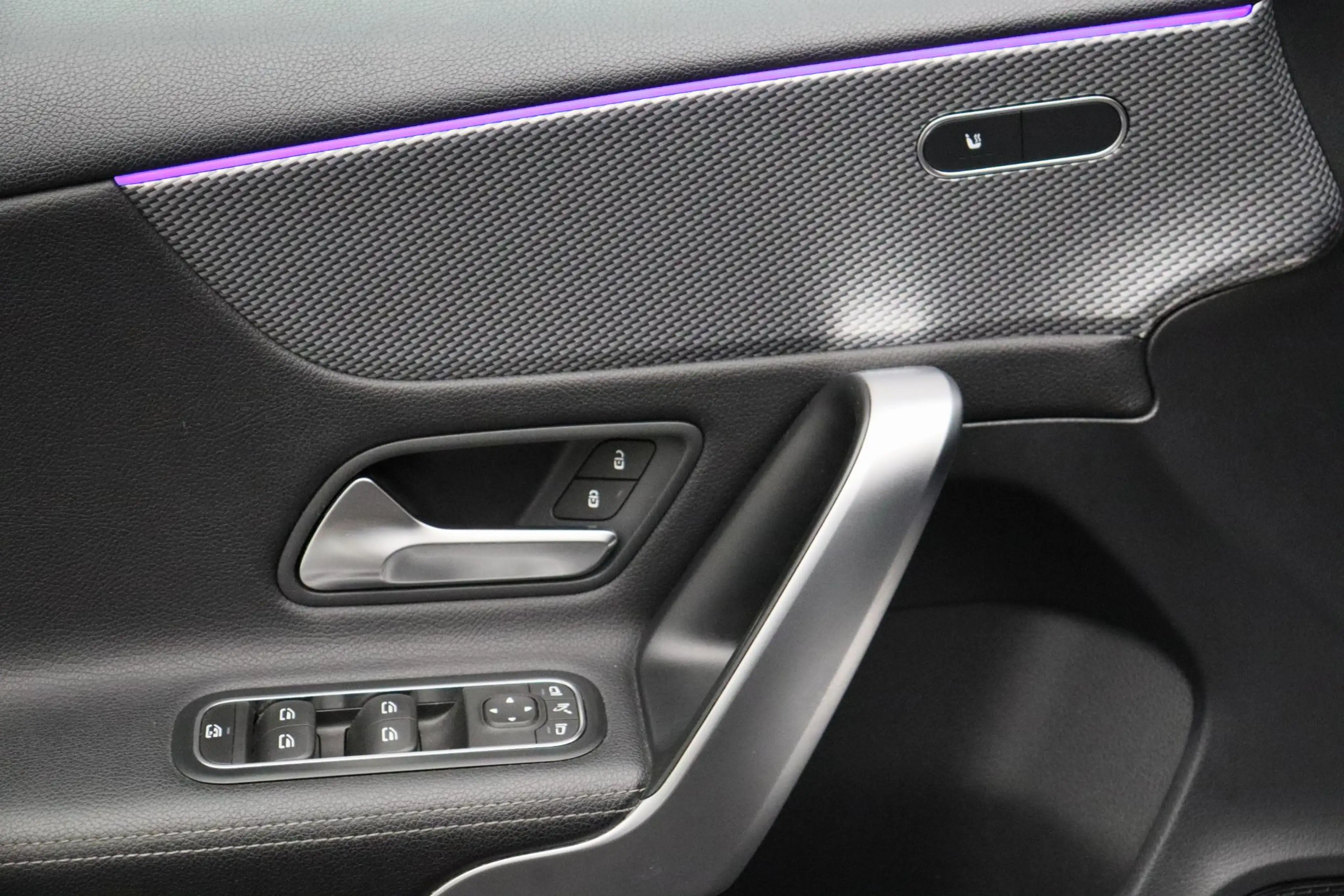 Mercedes-Benz A 200 Launch Edition Premium 2018 | Schuif Kantel Dak | — photo 23