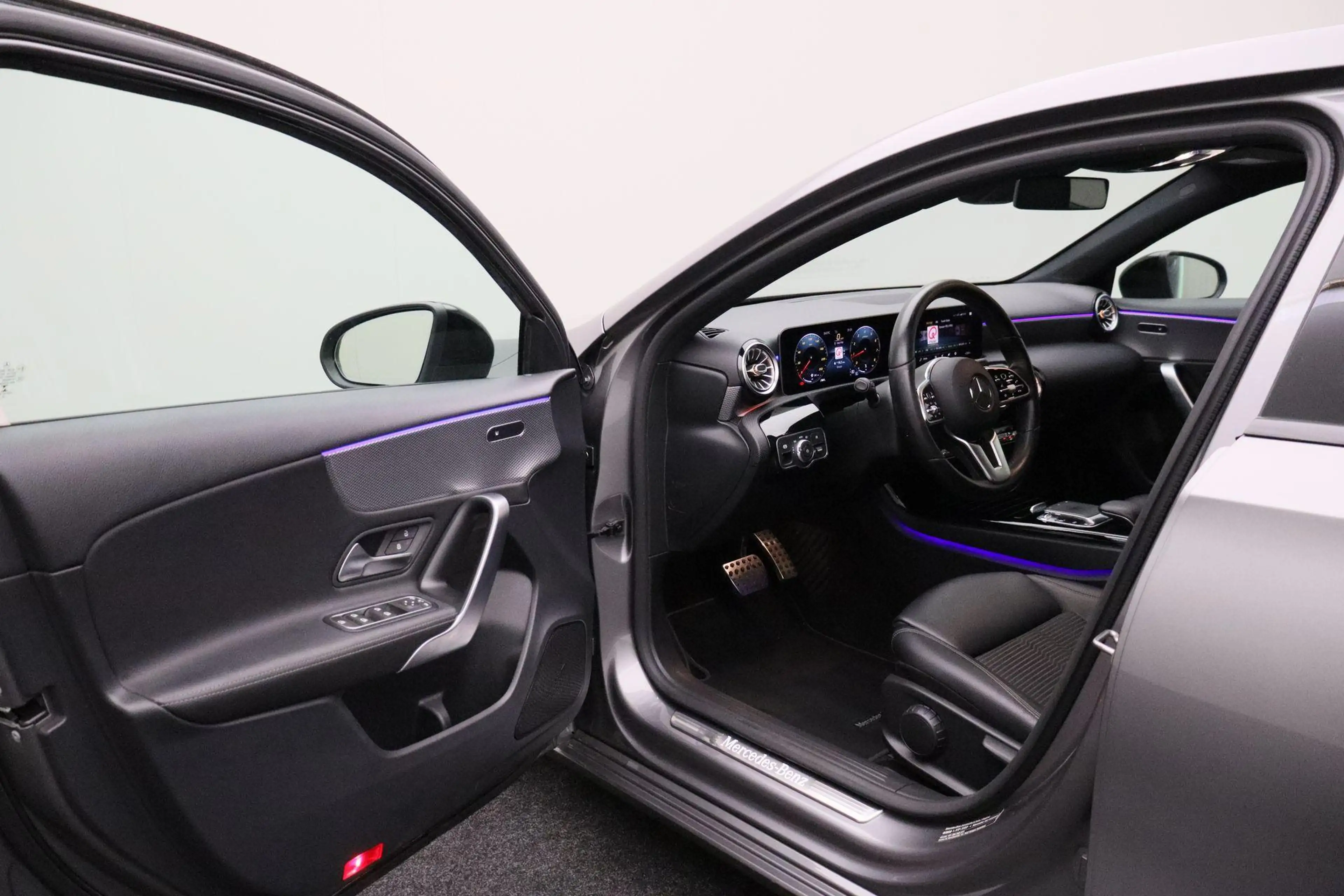 Mercedes-Benz A 200 Launch Edition Premium 2018 | Schuif Kantel Dak | — photo 10