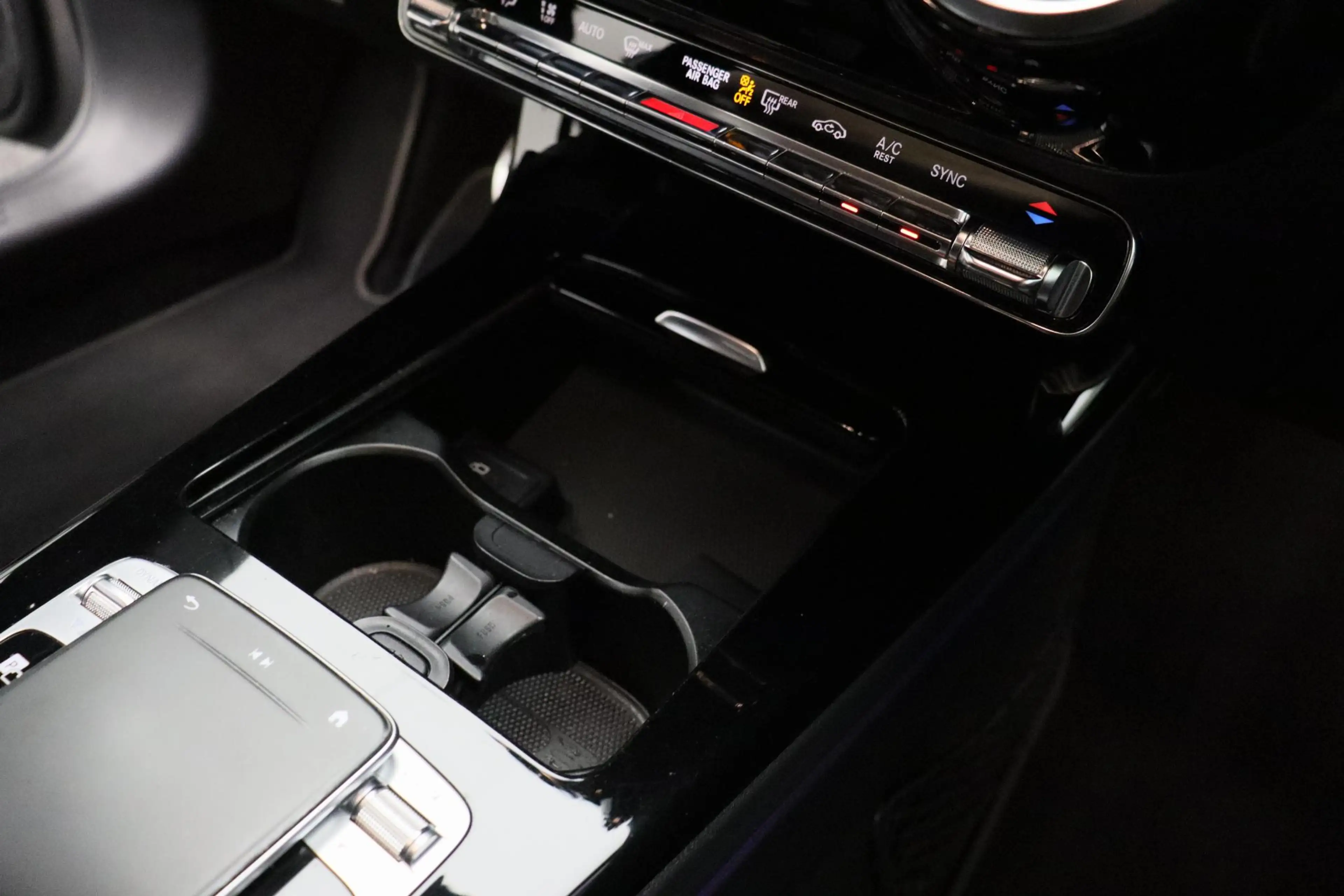 Mercedes-Benz A 200 Launch Edition Premium 2018 | Schuif Kantel Dak | — photo 28
