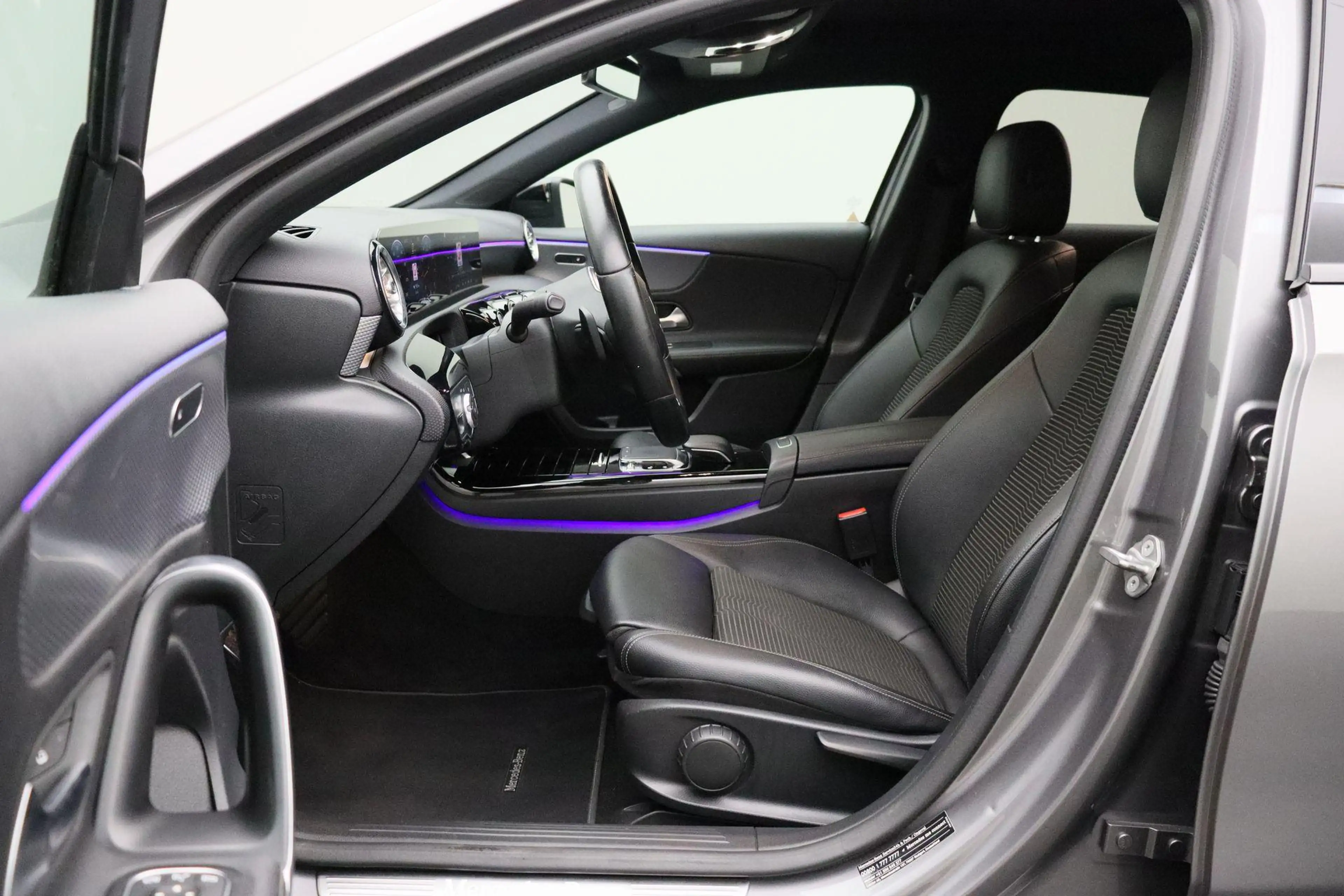 Mercedes-Benz A 200 Launch Edition Premium 2018 | Schuif Kantel Dak | — photo 12
