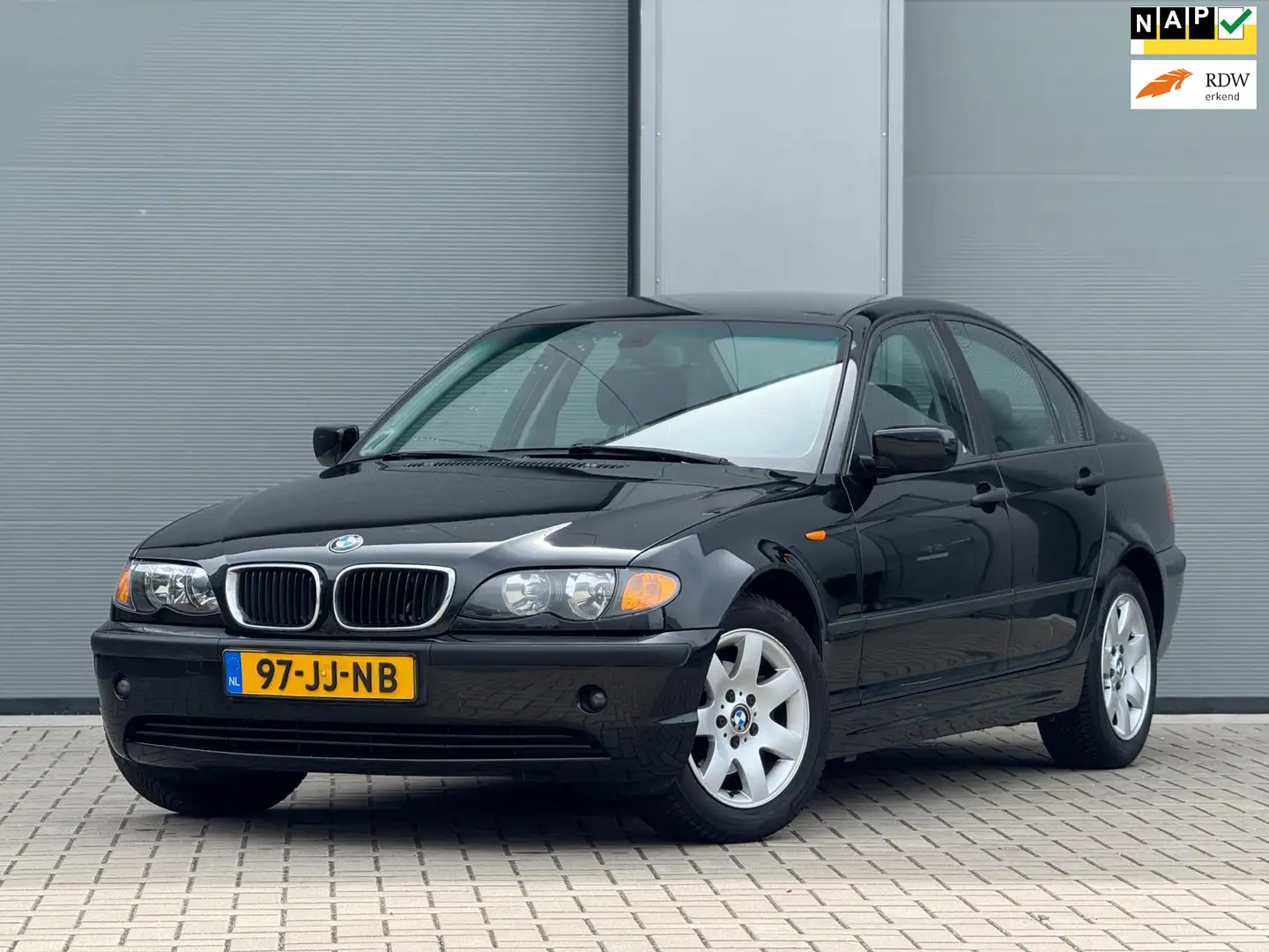 BMW 316 3-serie 316i Executive | Airco | Cruise control | Zwart - 1