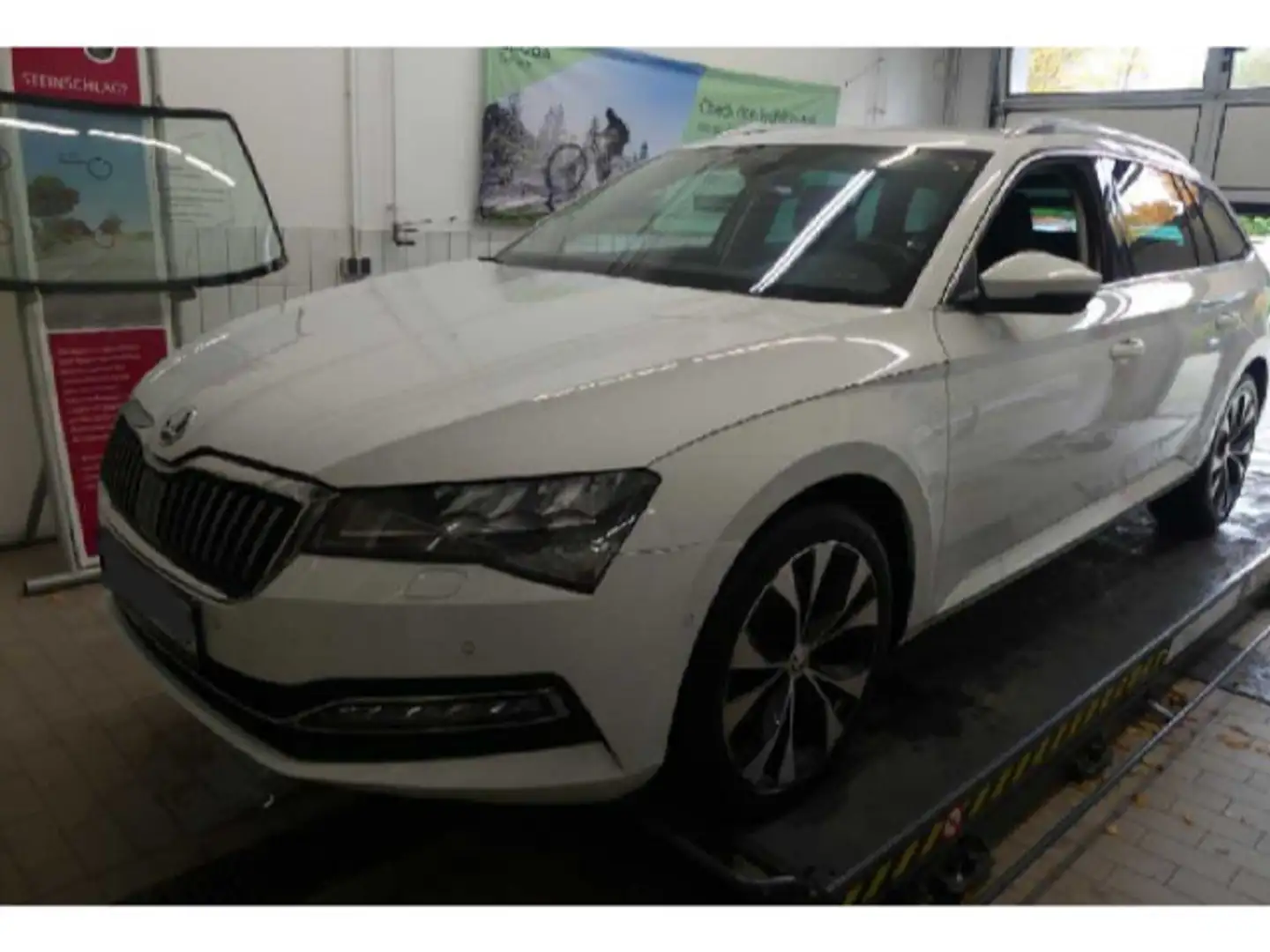 Skoda Superb Combi Style 2.0 TDI DSG Navi PDC Klima Weiß - 2