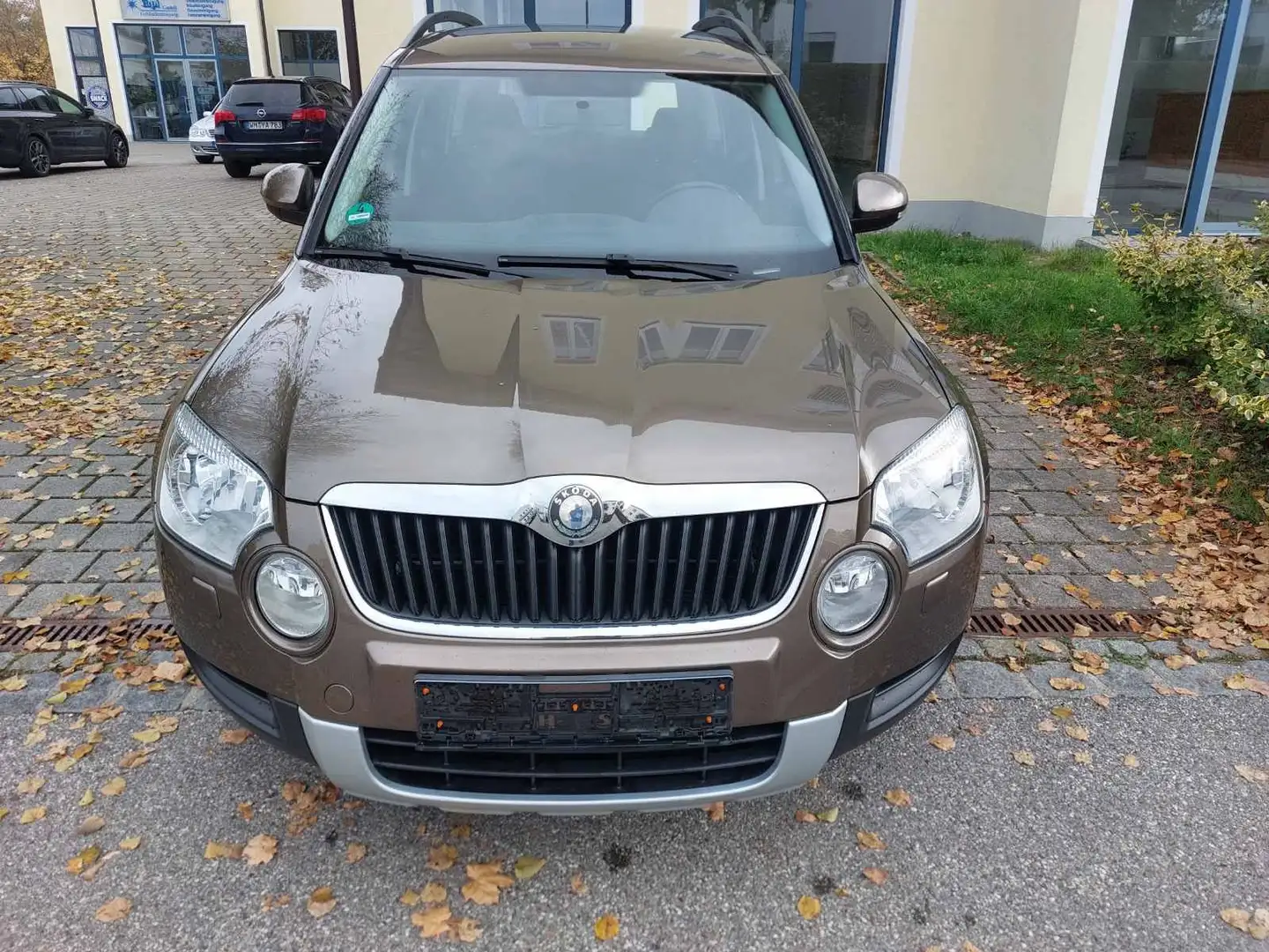 Skoda Yeti Ambition 4x4"AHK 1,6t"131TKM"Neu TÜV" Braun - 2