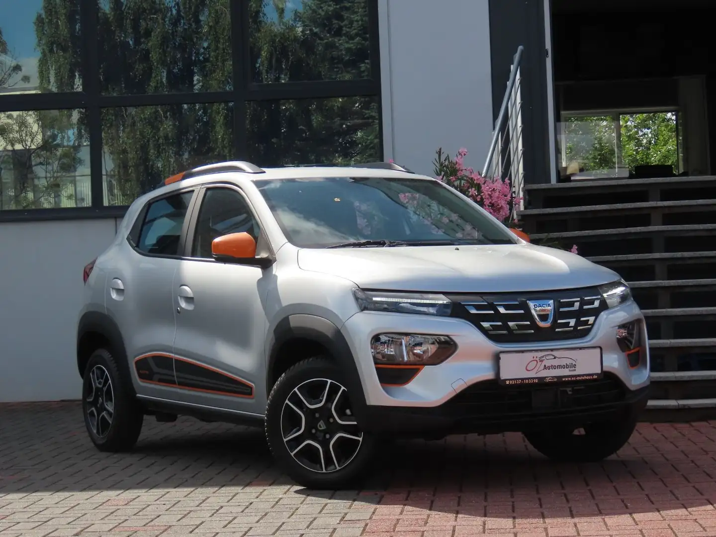 Dacia Spring Comfort Plus Kamera Navigation Grau - 1
