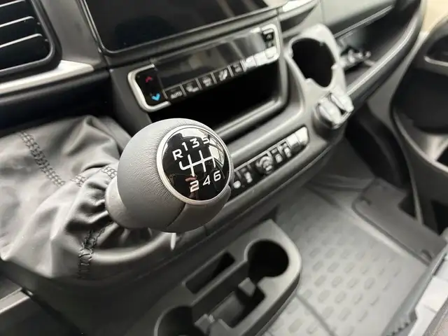Peugeot Boxer view 11