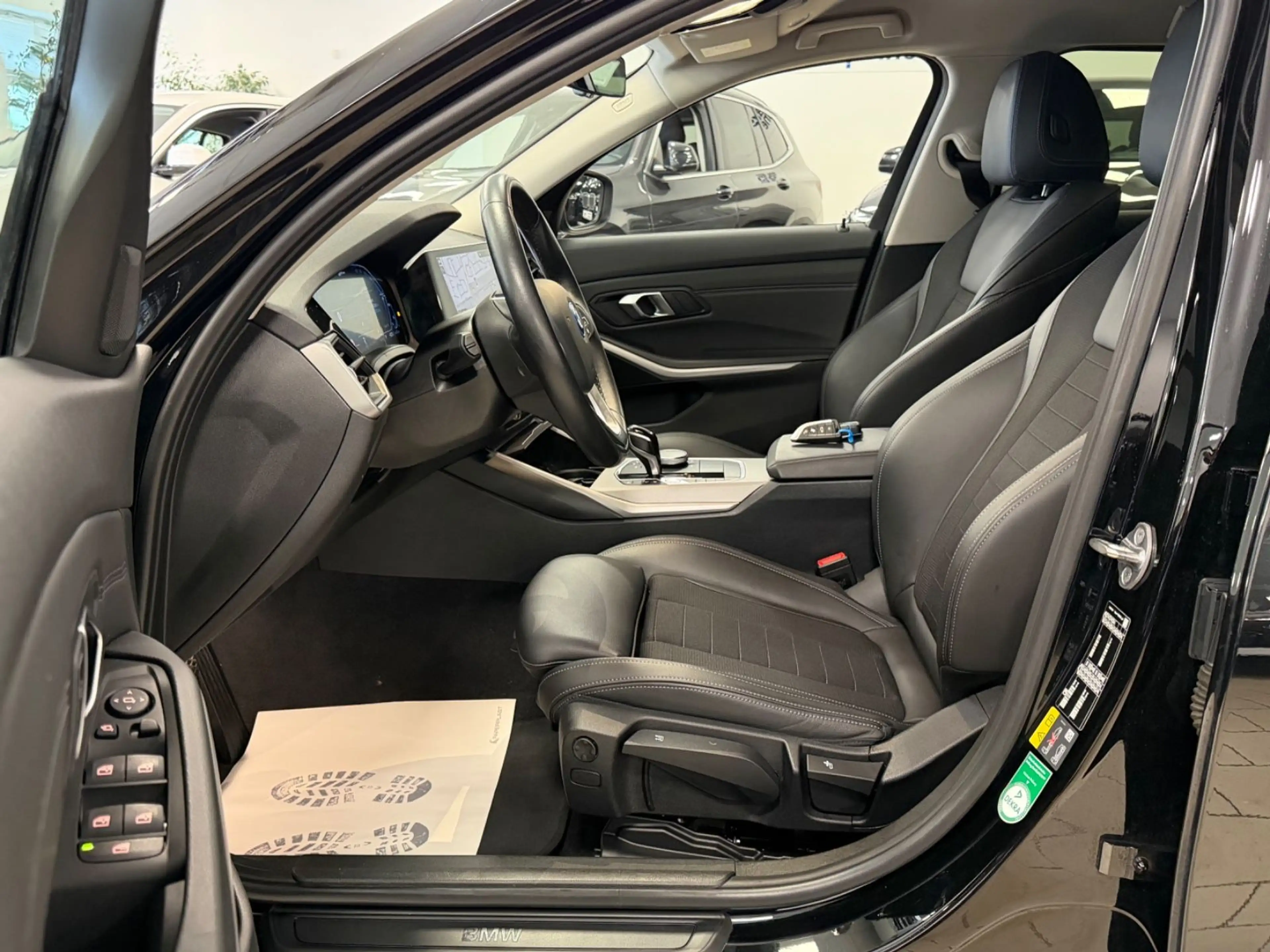 BMW 330 e xDriveLaser/KeyL/HUD/AHK/St&Go/Park&DrivAss — photo 14