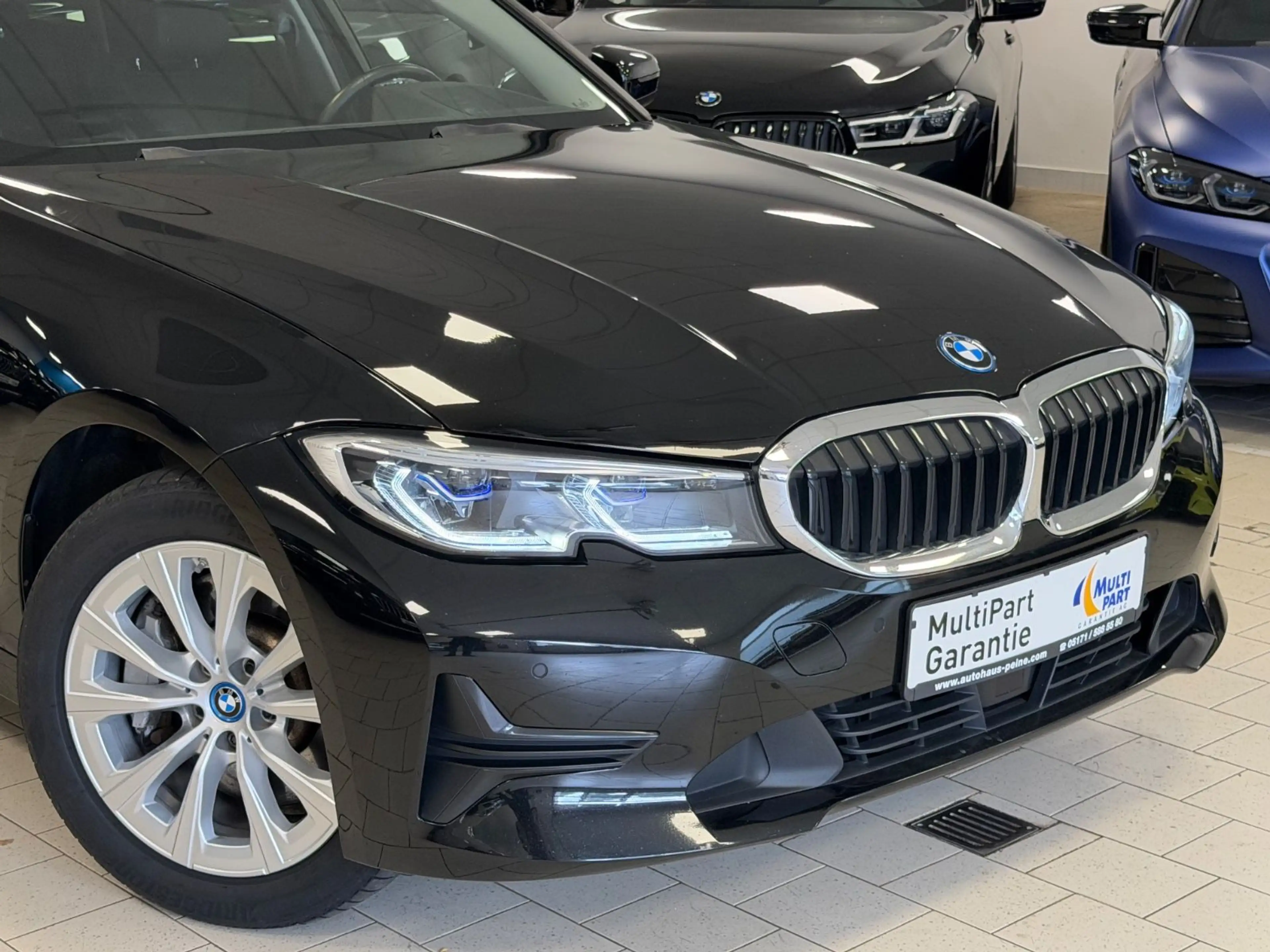 BMW 330 e xDriveLaser/KeyL/HUD/AHK/St&Go/Park&DrivAss — photo 4