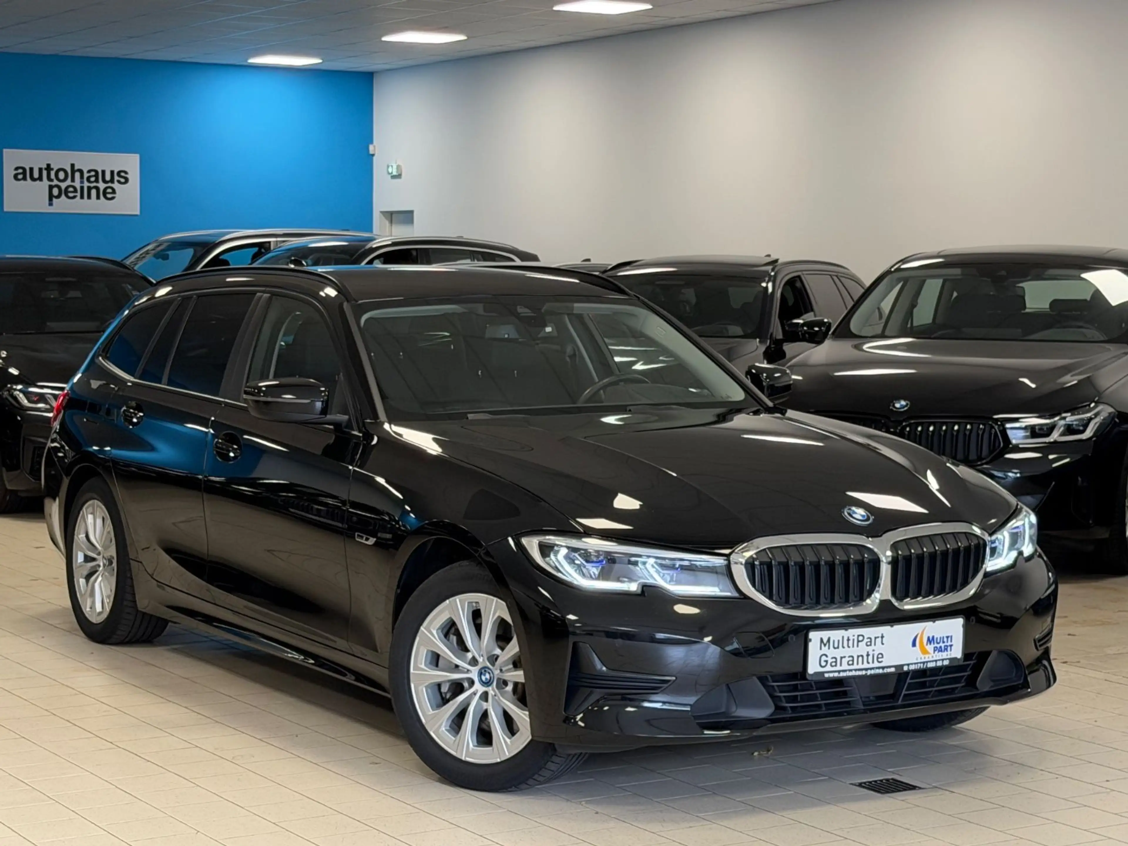 BMW 330 e xDriveLaser/KeyL/HUD/AHK/St&Go/Park&DrivAss