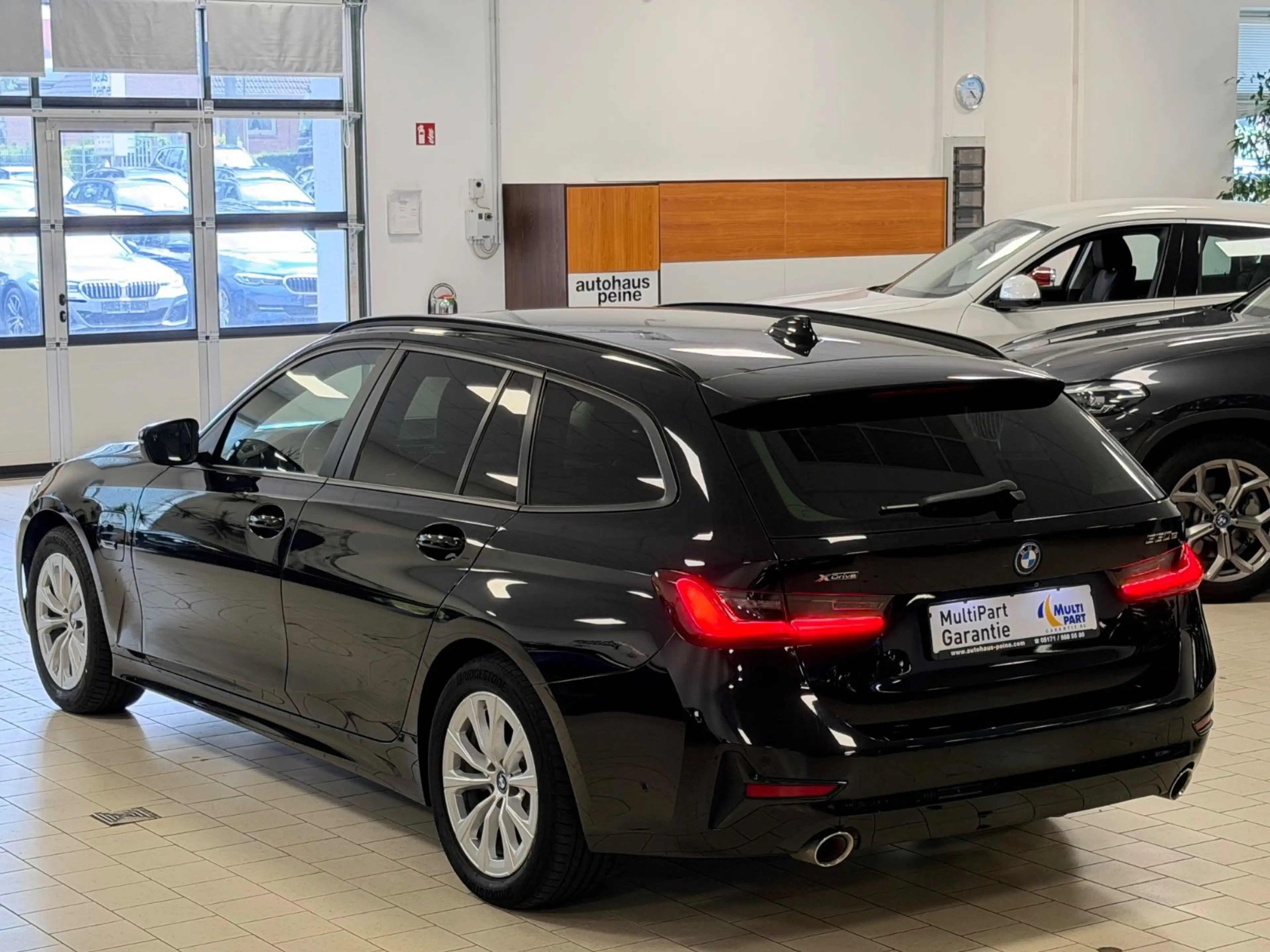 BMW 330 e xDriveLaser/KeyL/HUD/AHK/St&Go/Park&DrivAss — photo 8