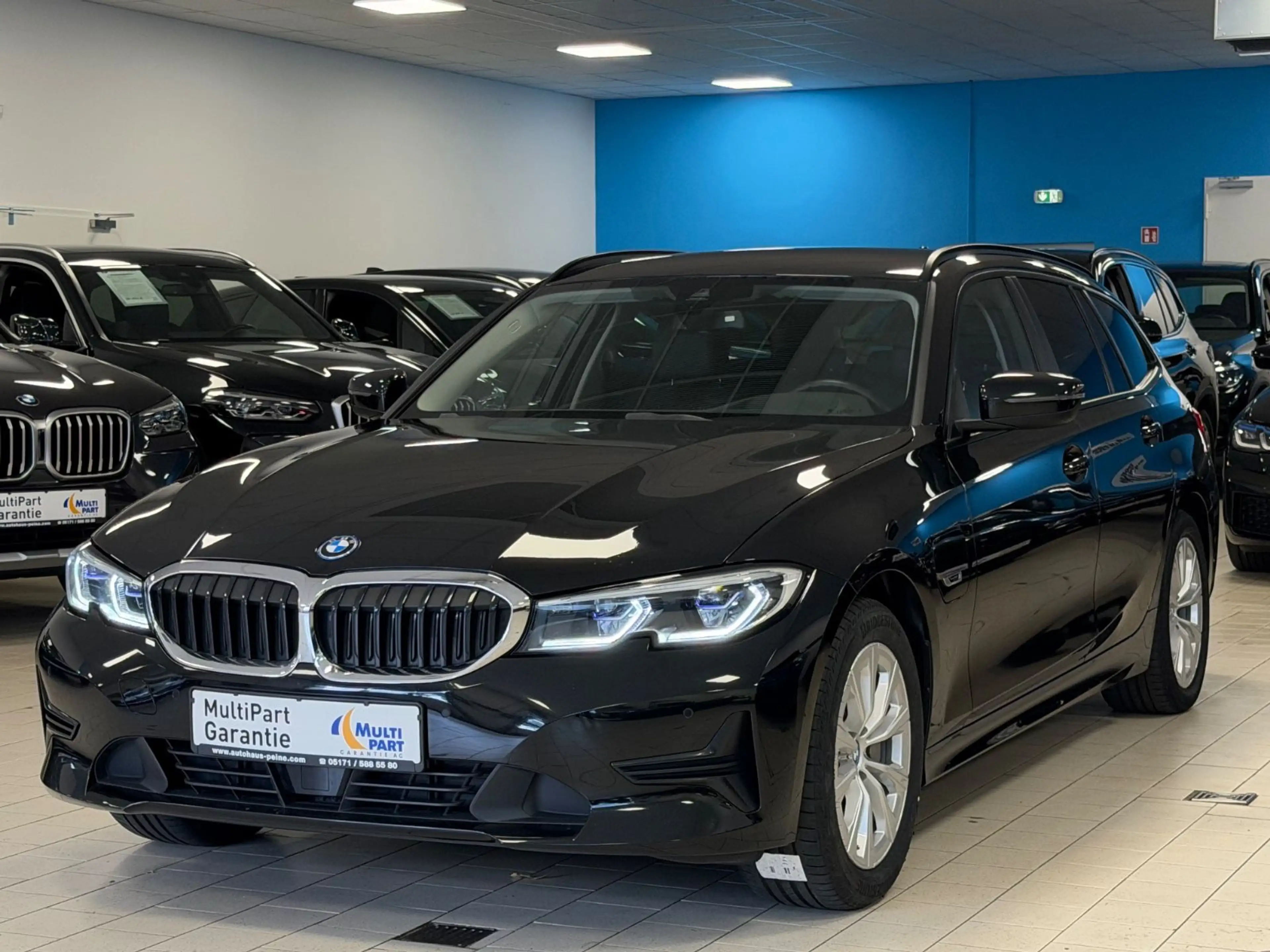 BMW 330 e xDriveLaser/KeyL/HUD/AHK/St&Go/Park&DrivAss — photo 6